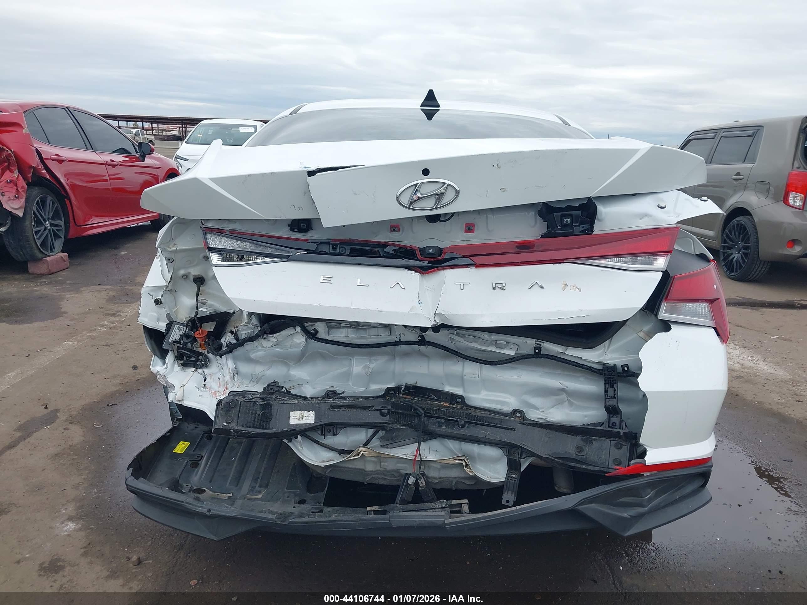 HYUNDAI ELANTRA image 6