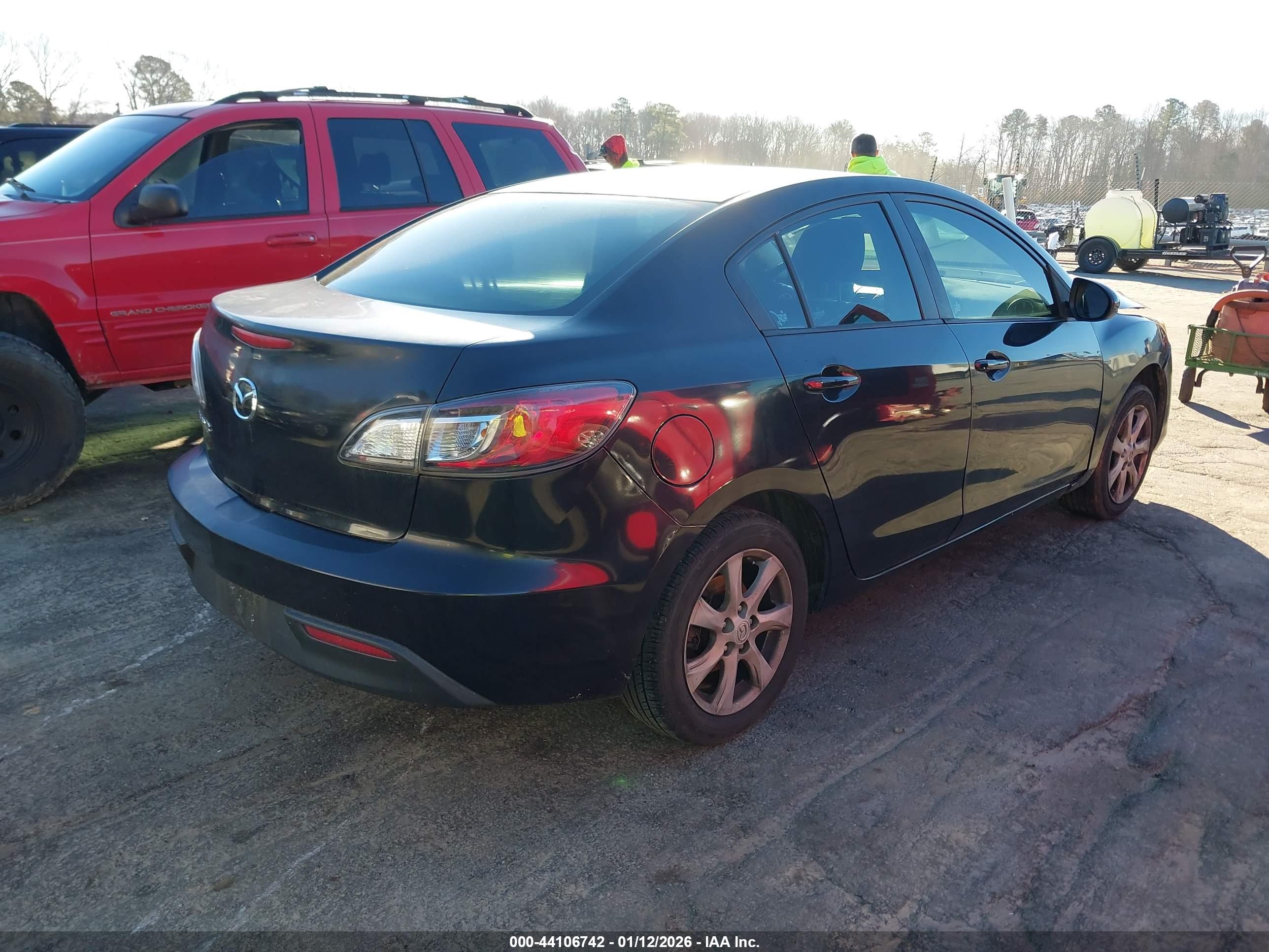 MAZDA MAZDA3 image 4