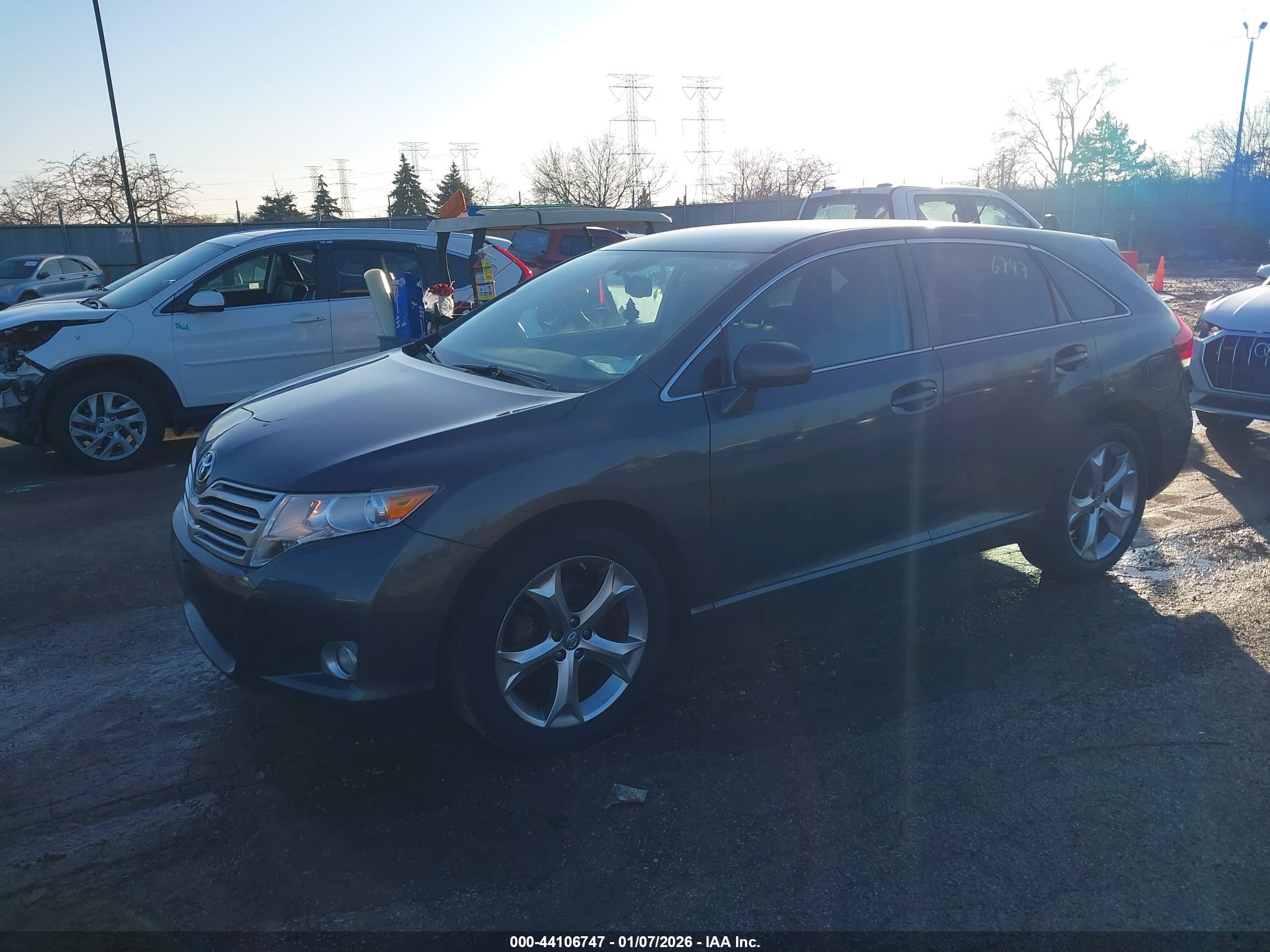 TOYOTA VENZA image 2