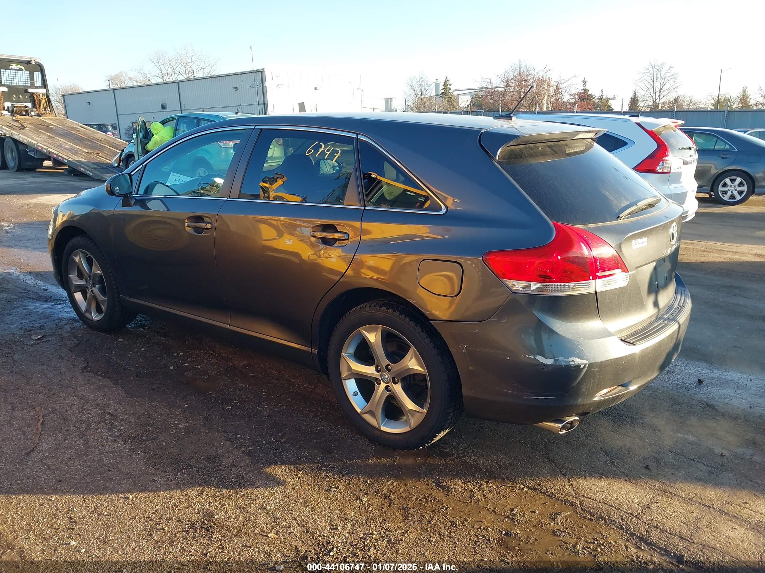 TOYOTA VENZA image 3