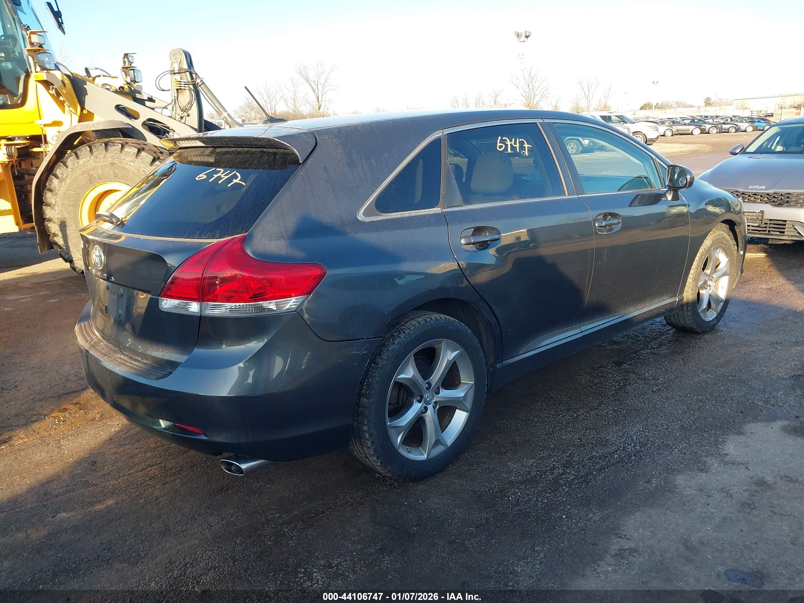 TOYOTA VENZA image 4