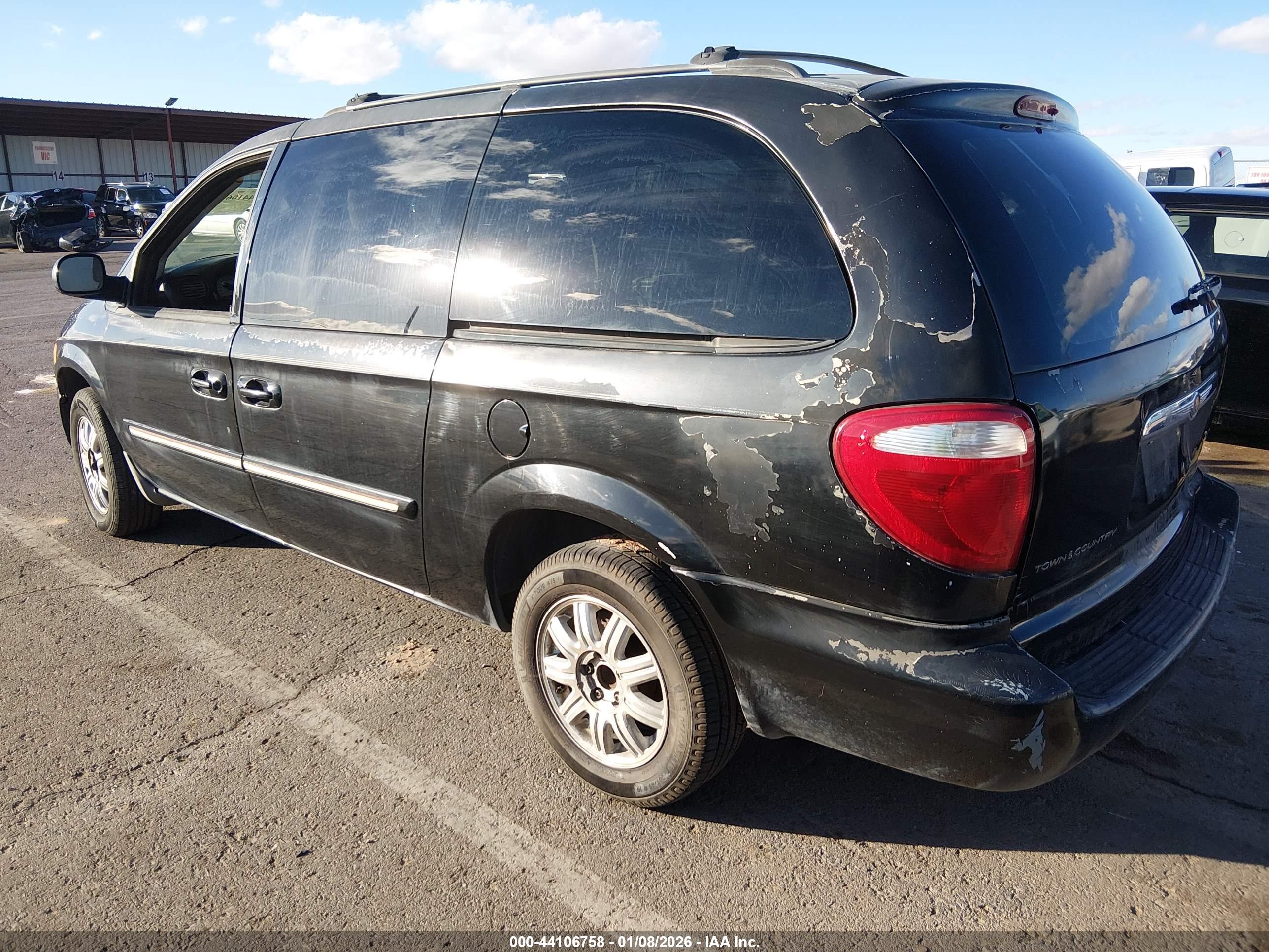 CHRYSLER TOWN image 3