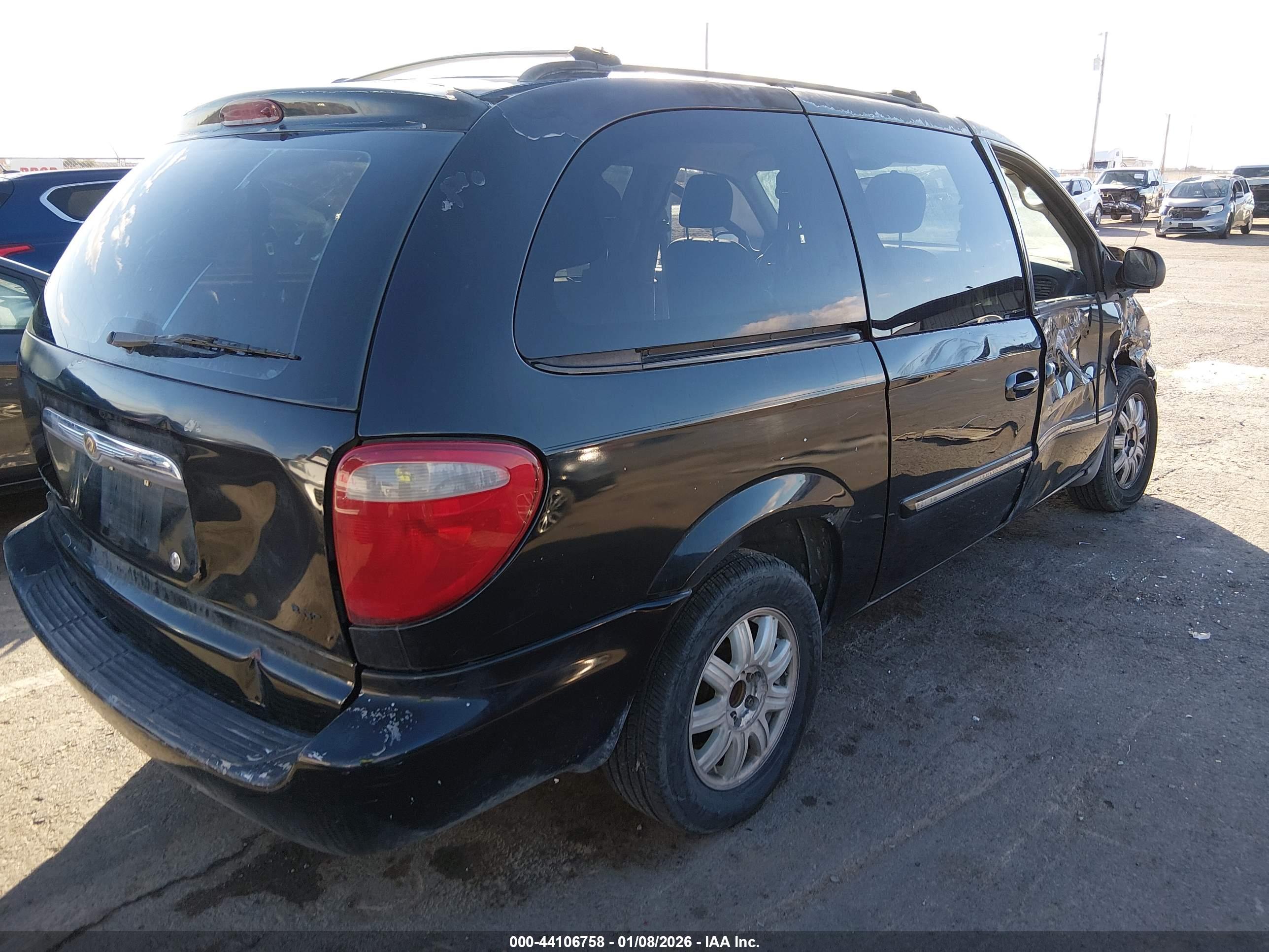 CHRYSLER TOWN image 4