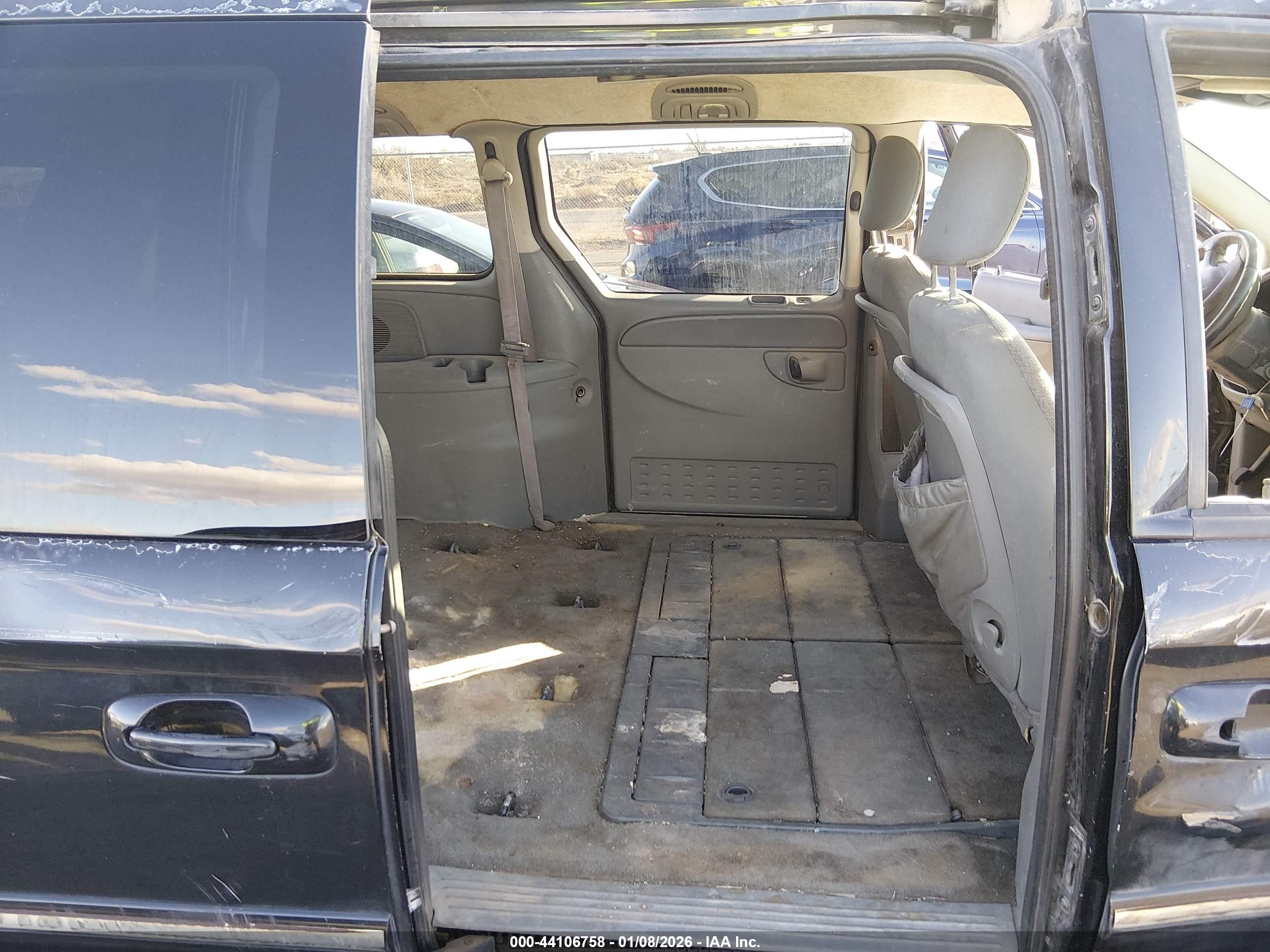 CHRYSLER TOWN image 8