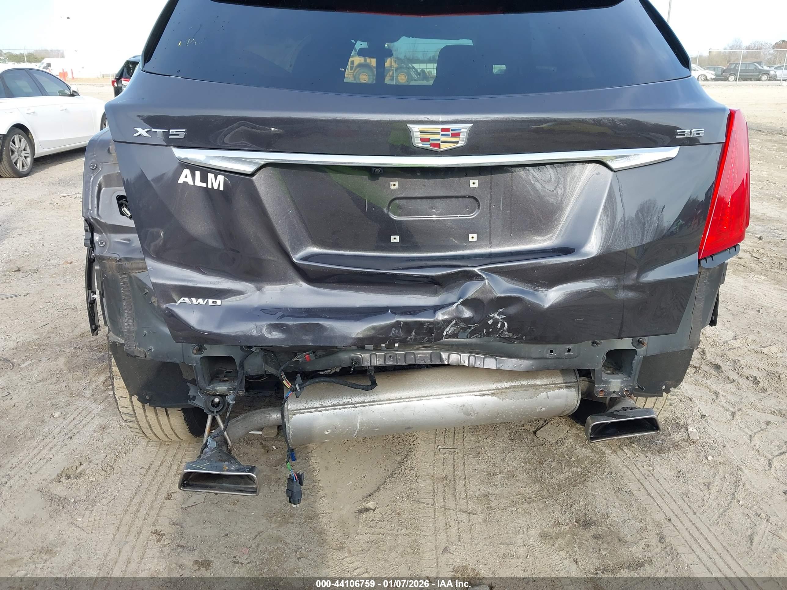 CADILLAC XT5 image 6