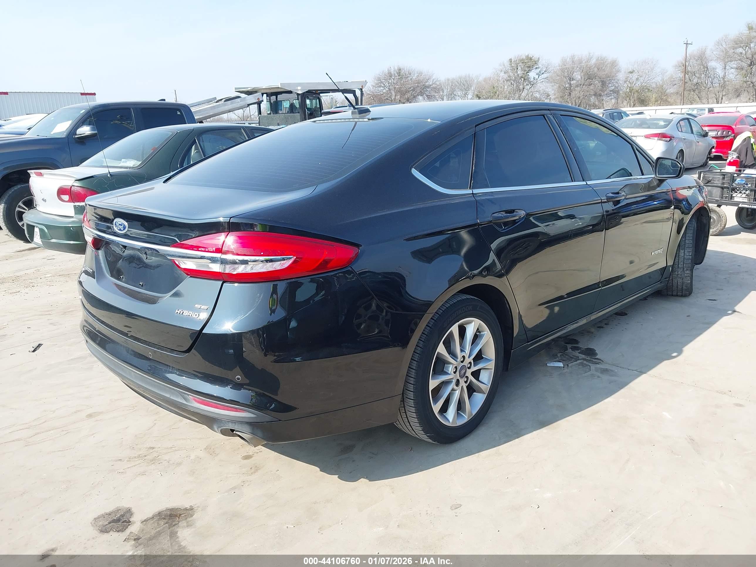 FORD FUSION image 4
