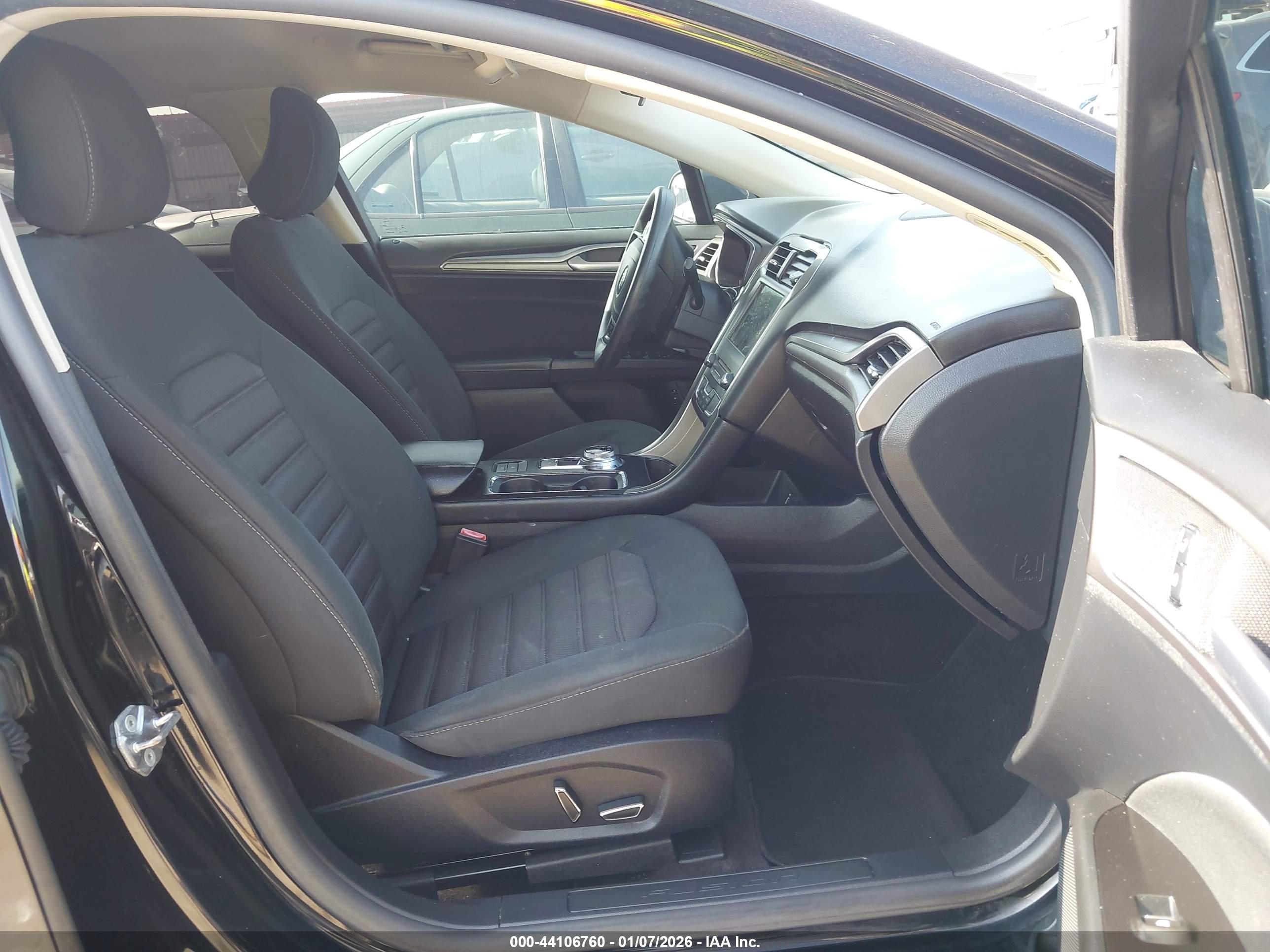FORD FUSION image 5
