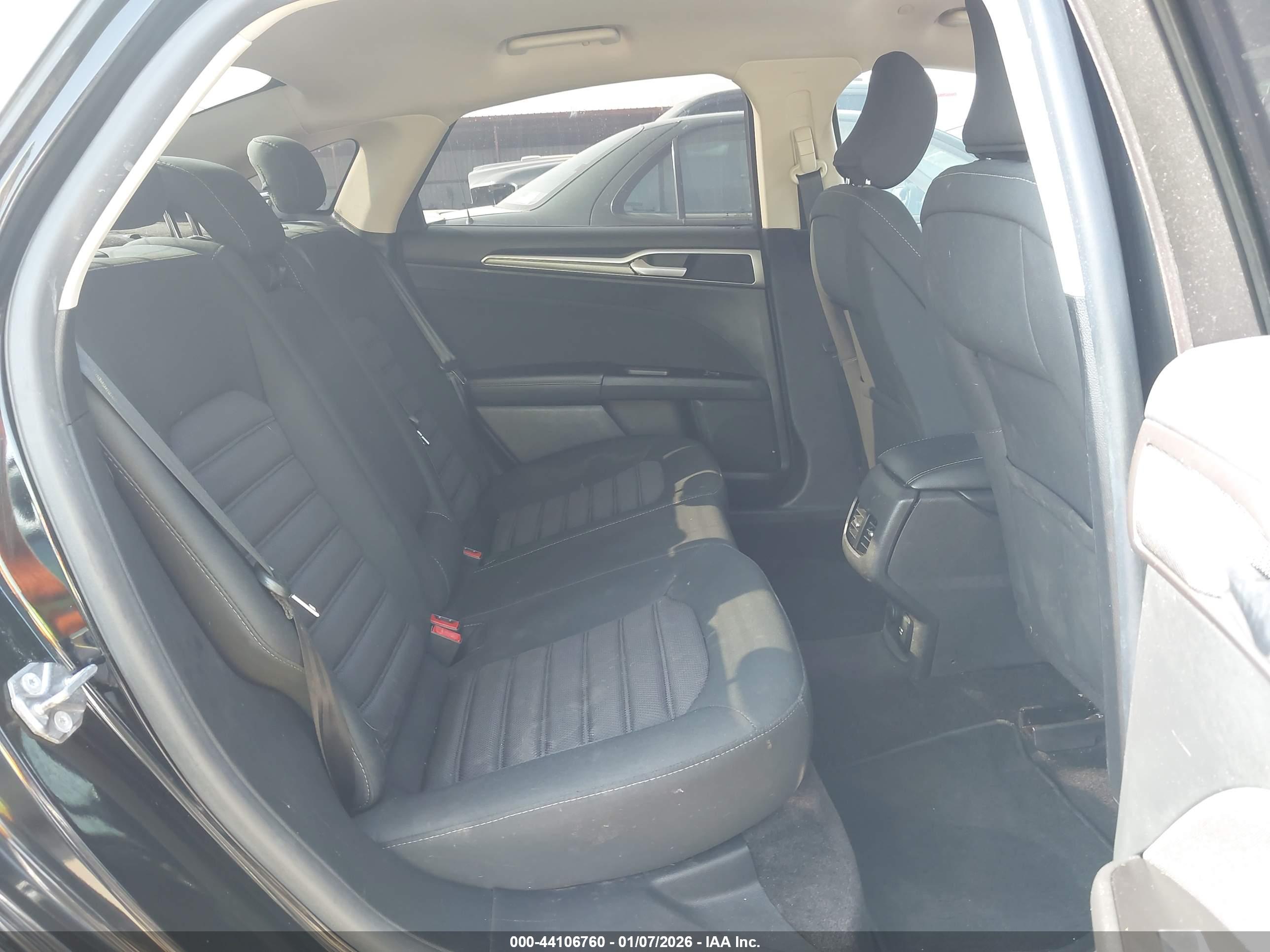 FORD FUSION image 8
