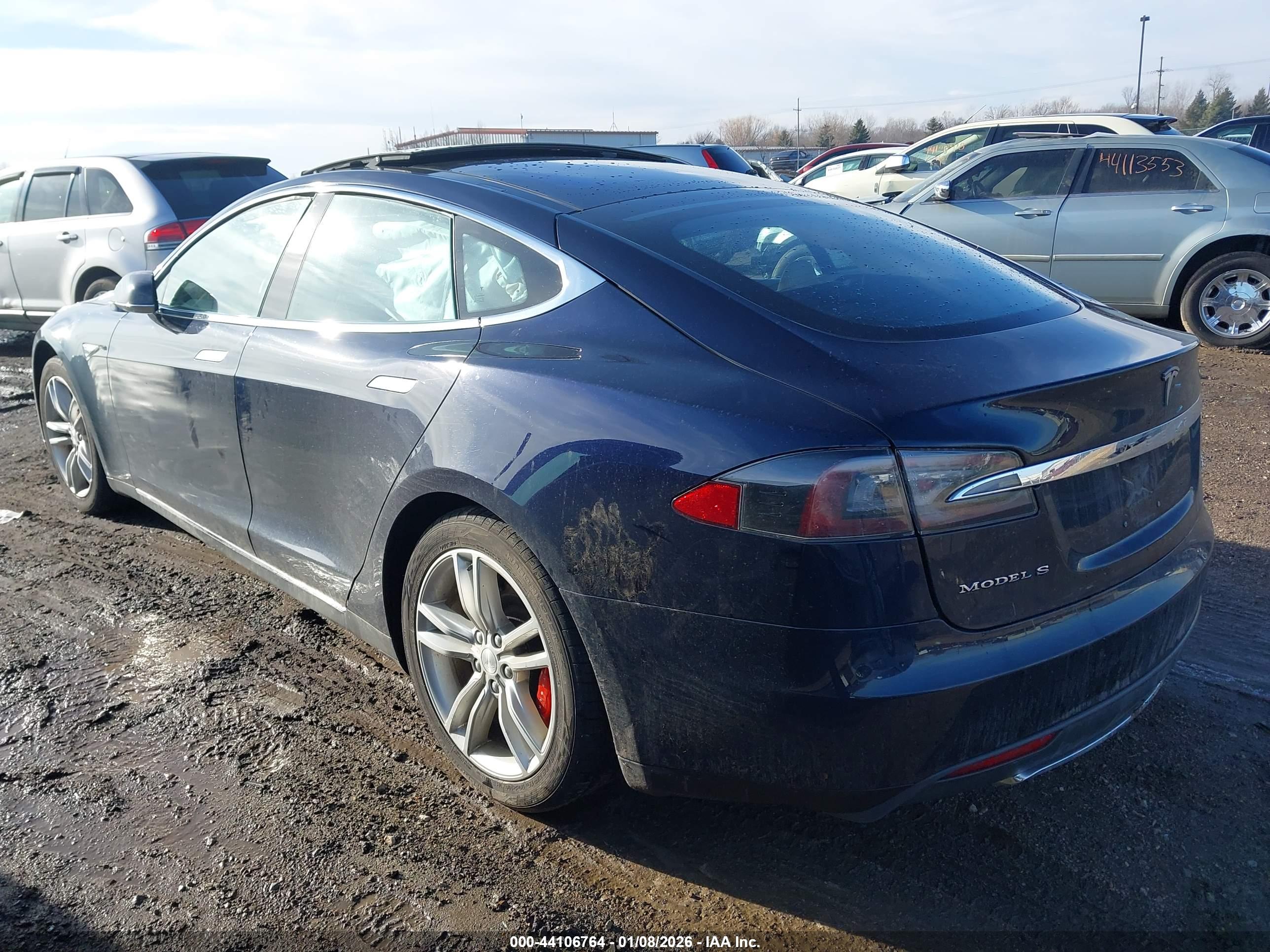 TESLA MODEL image 3
