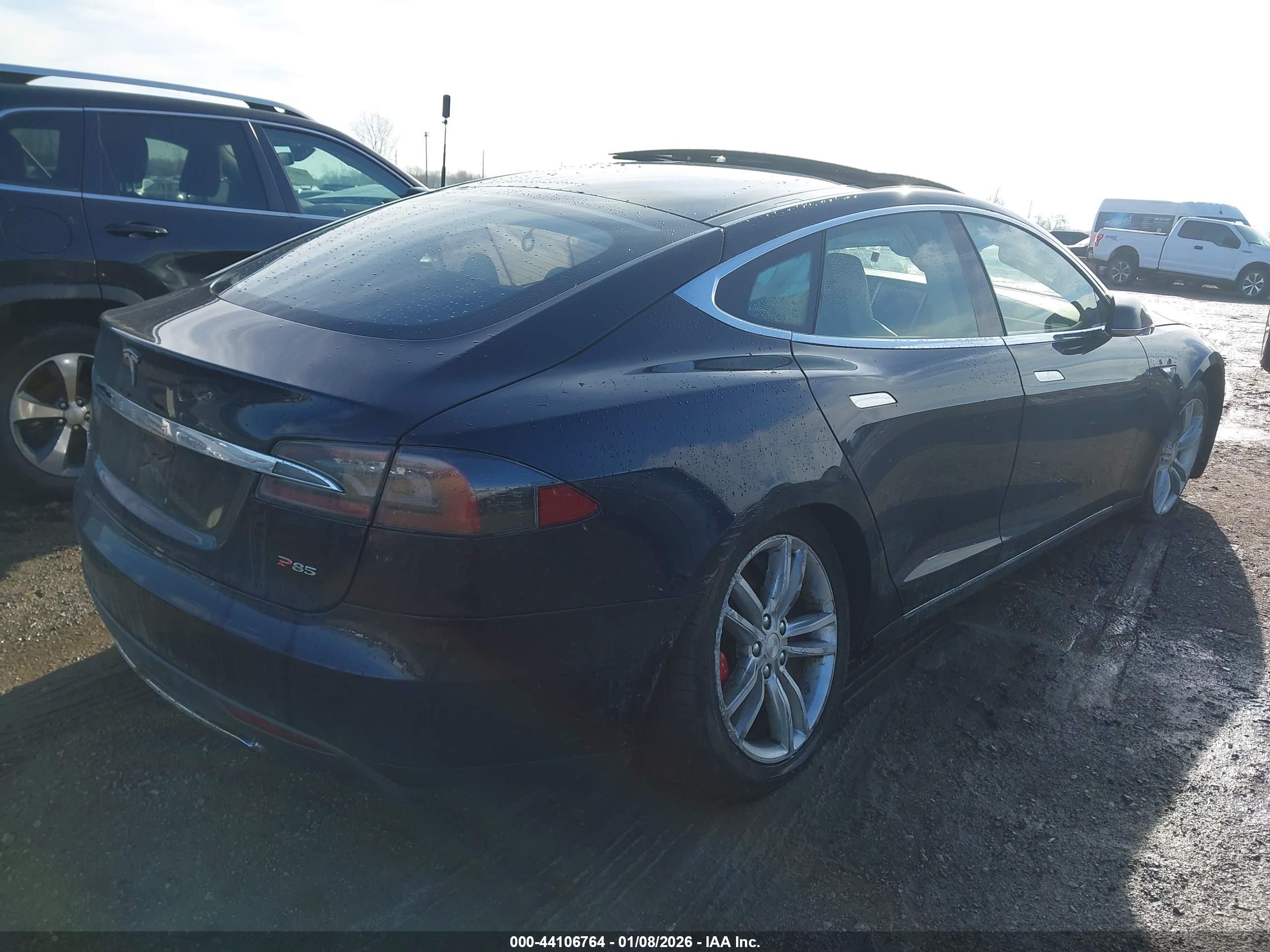 TESLA MODEL image 4