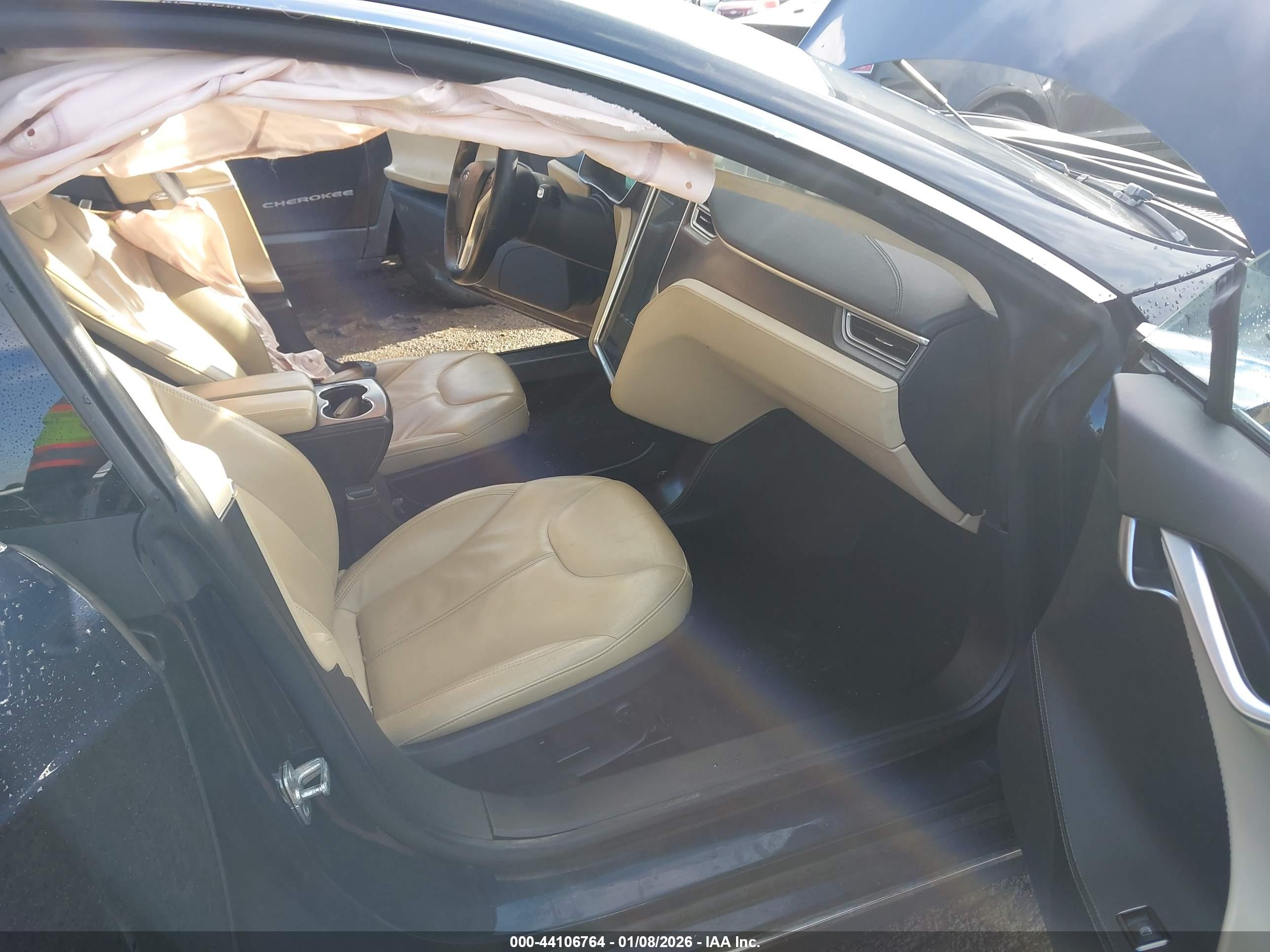 TESLA MODEL image 5