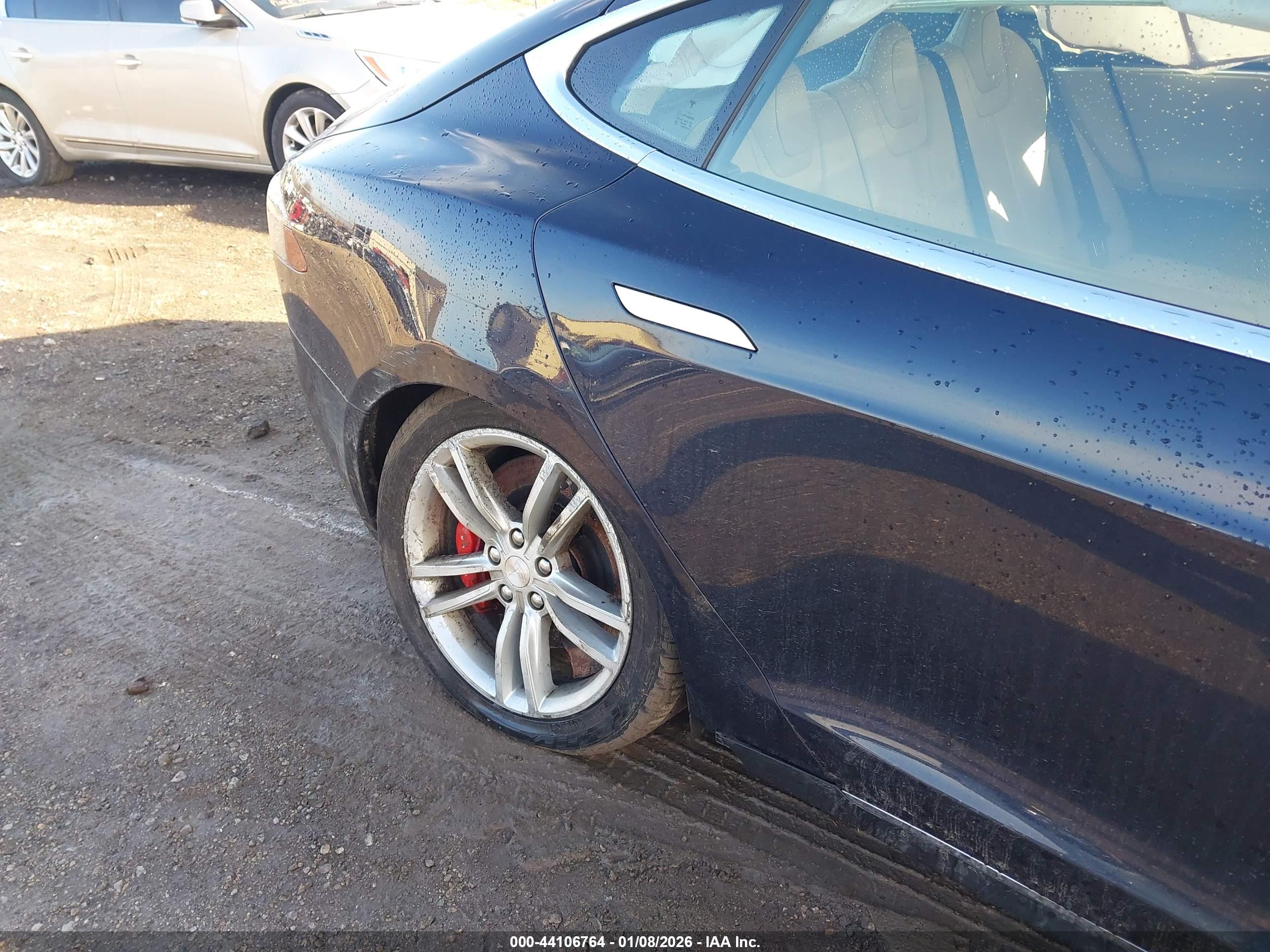 TESLA MODEL image 6