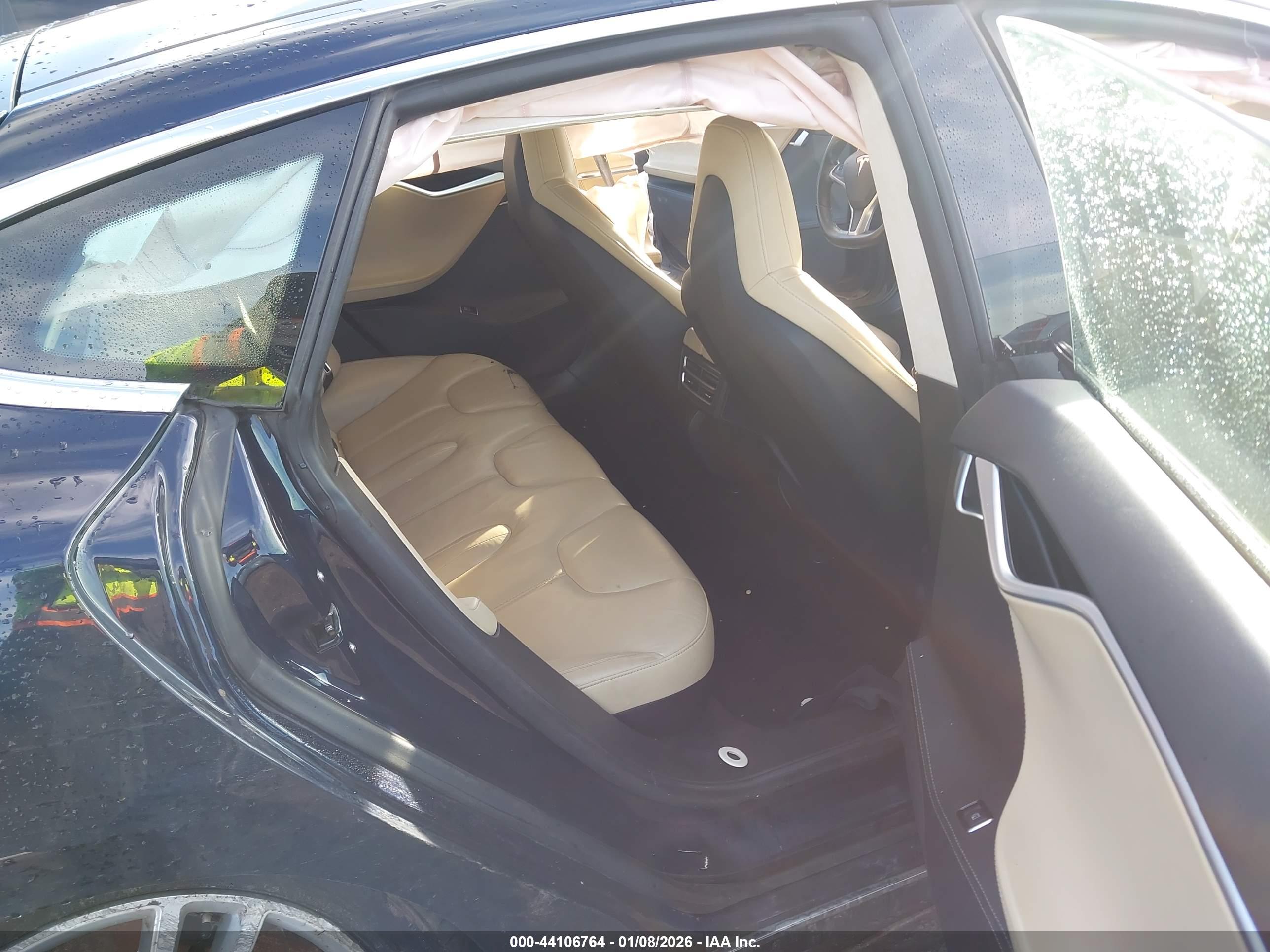 TESLA MODEL image 8