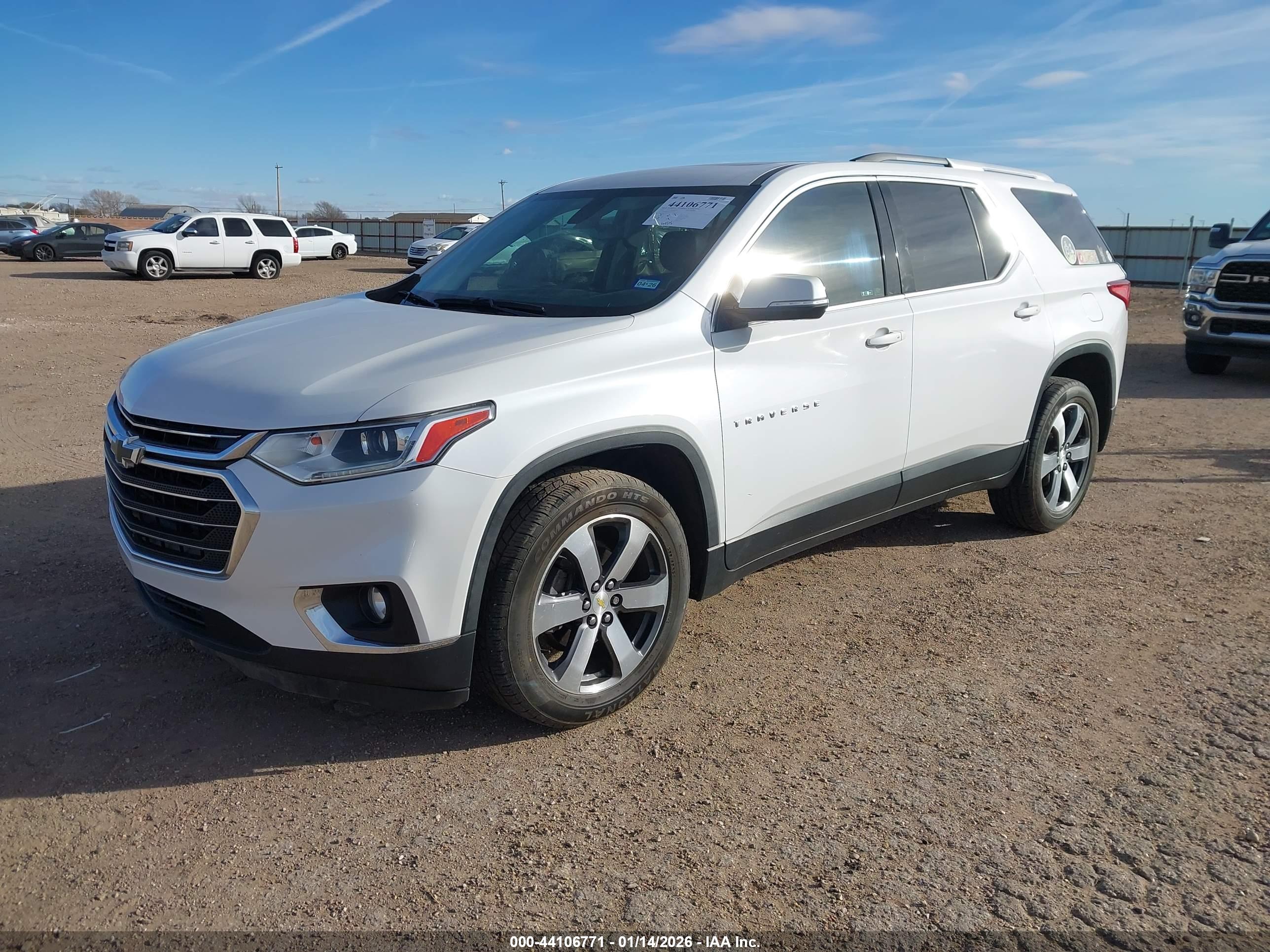 CHEVROLET TRAVERSE image 2