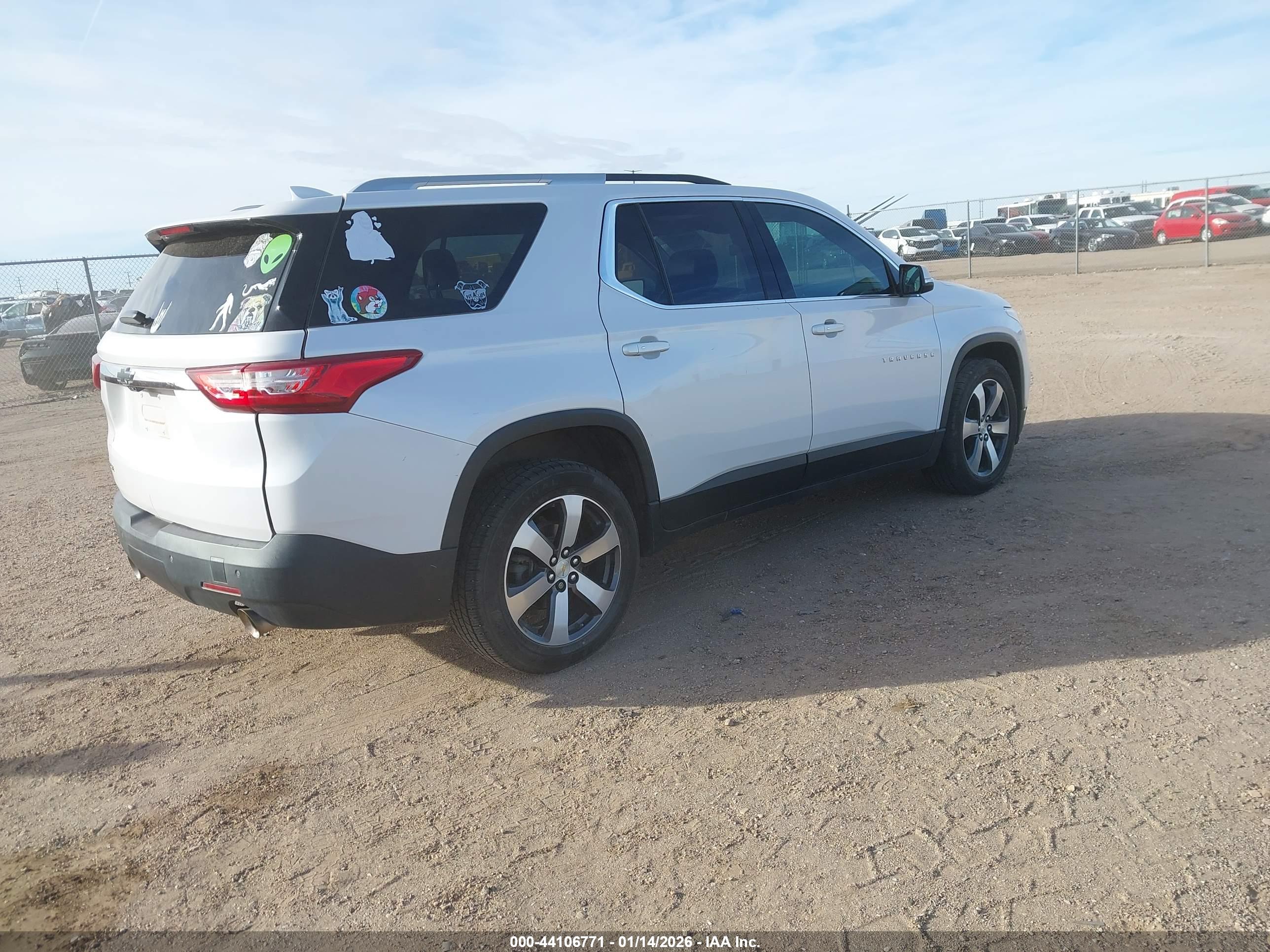 CHEVROLET TRAVERSE image 4
