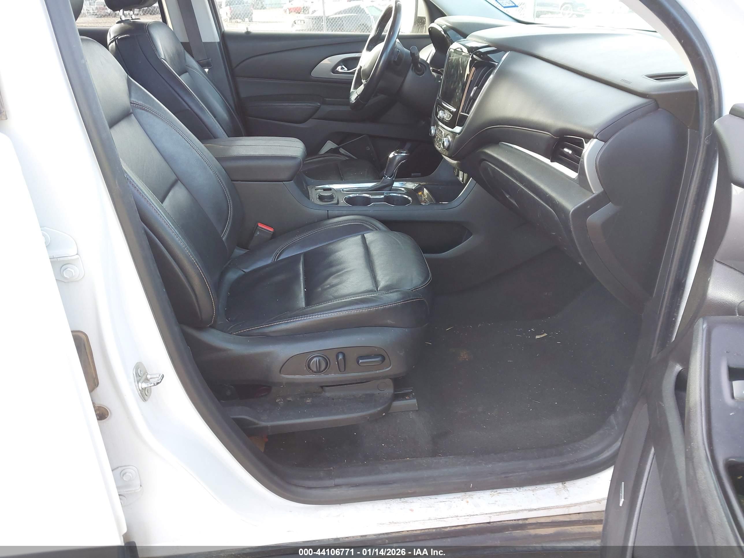 CHEVROLET TRAVERSE image 5