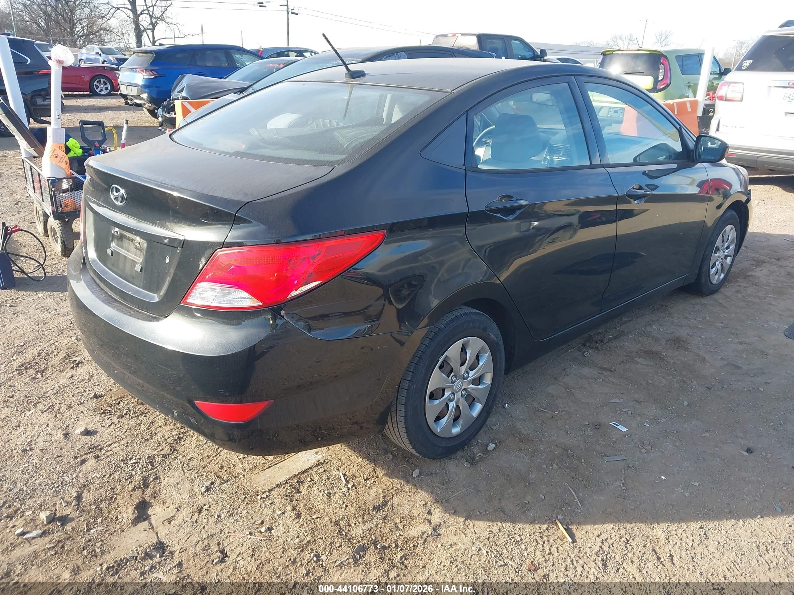 HYUNDAI ACCENT image 4