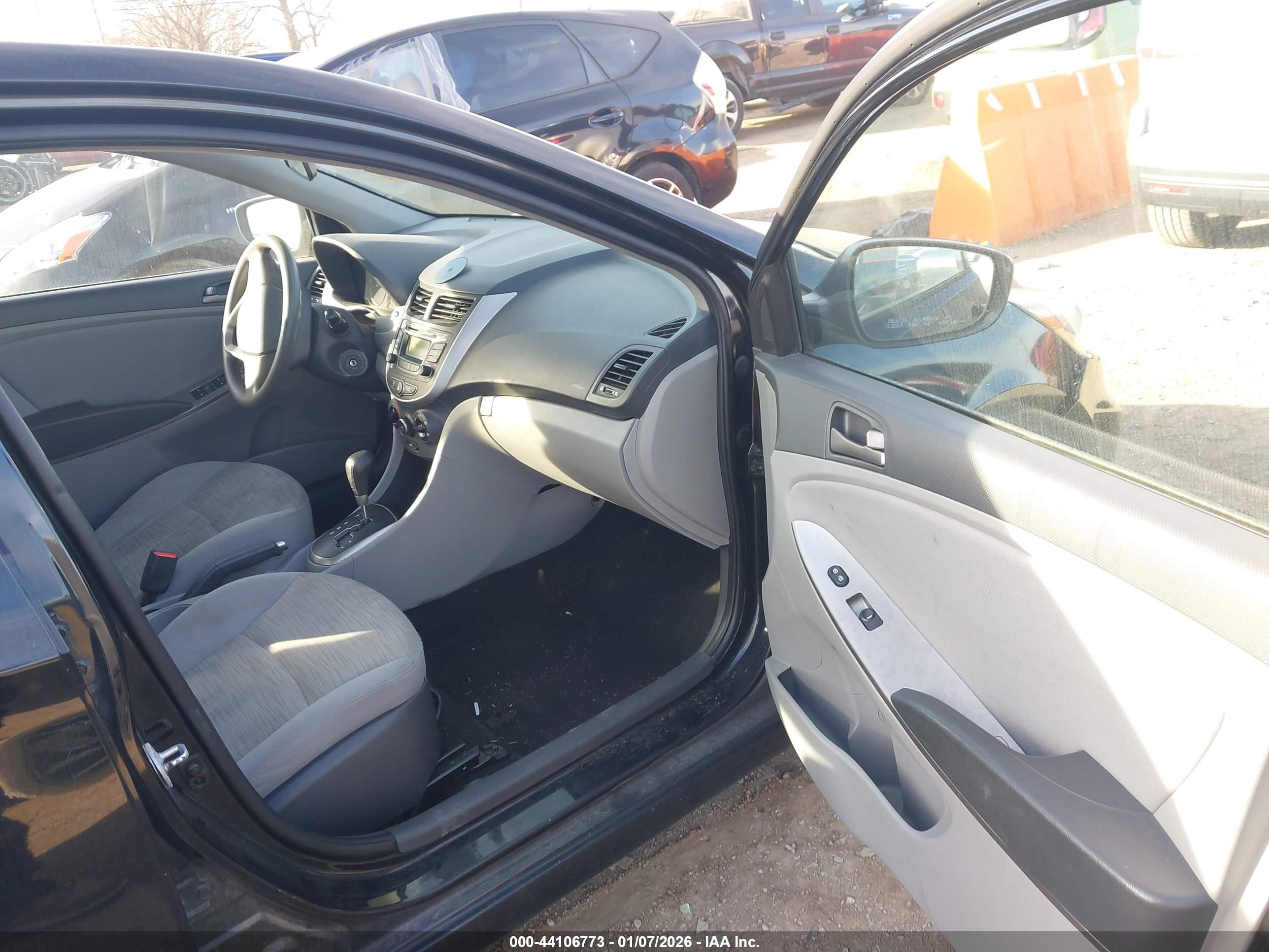 HYUNDAI ACCENT image 5