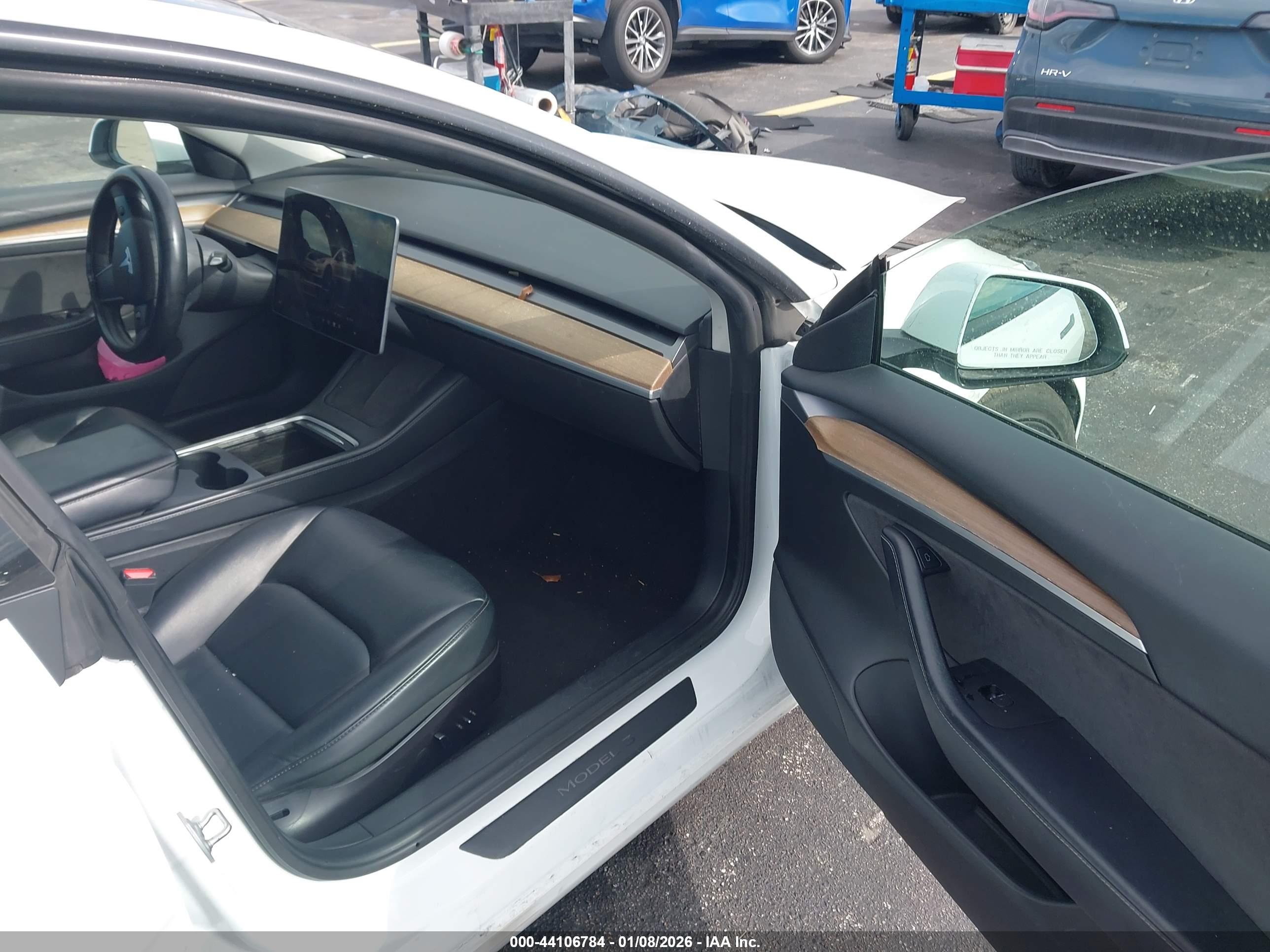TESLA MODEL image 5