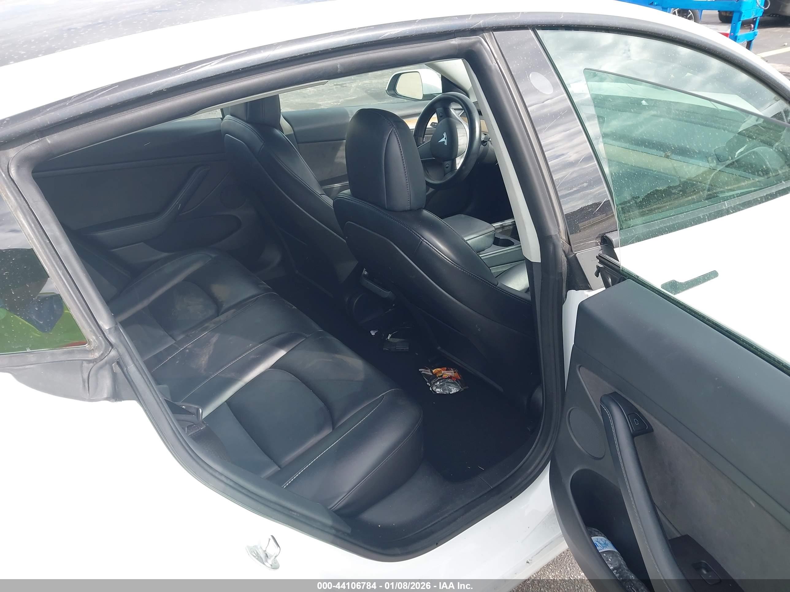 TESLA MODEL image 8
