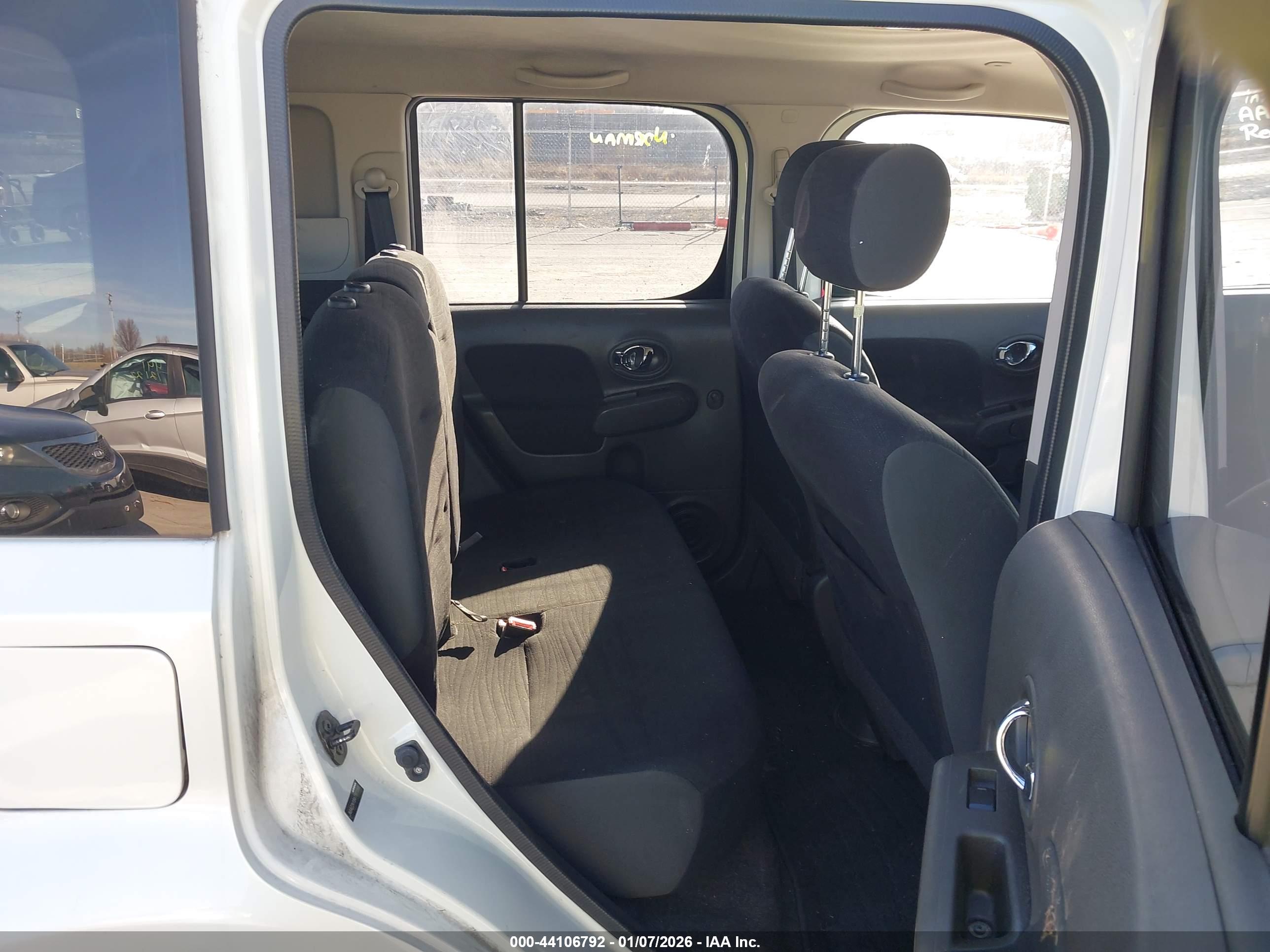 NISSAN CUBE image 8