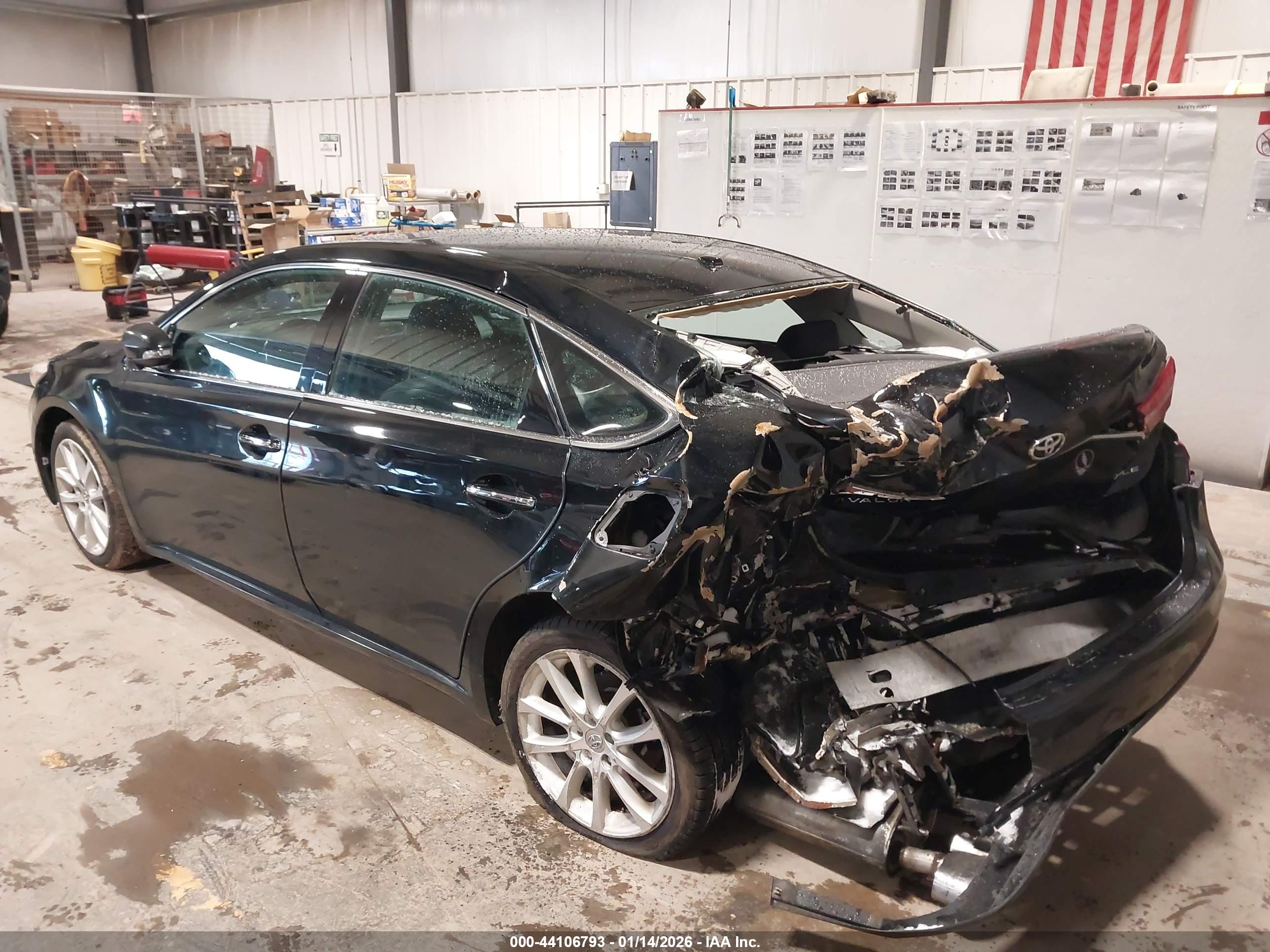 TOYOTA AVALON image 3
