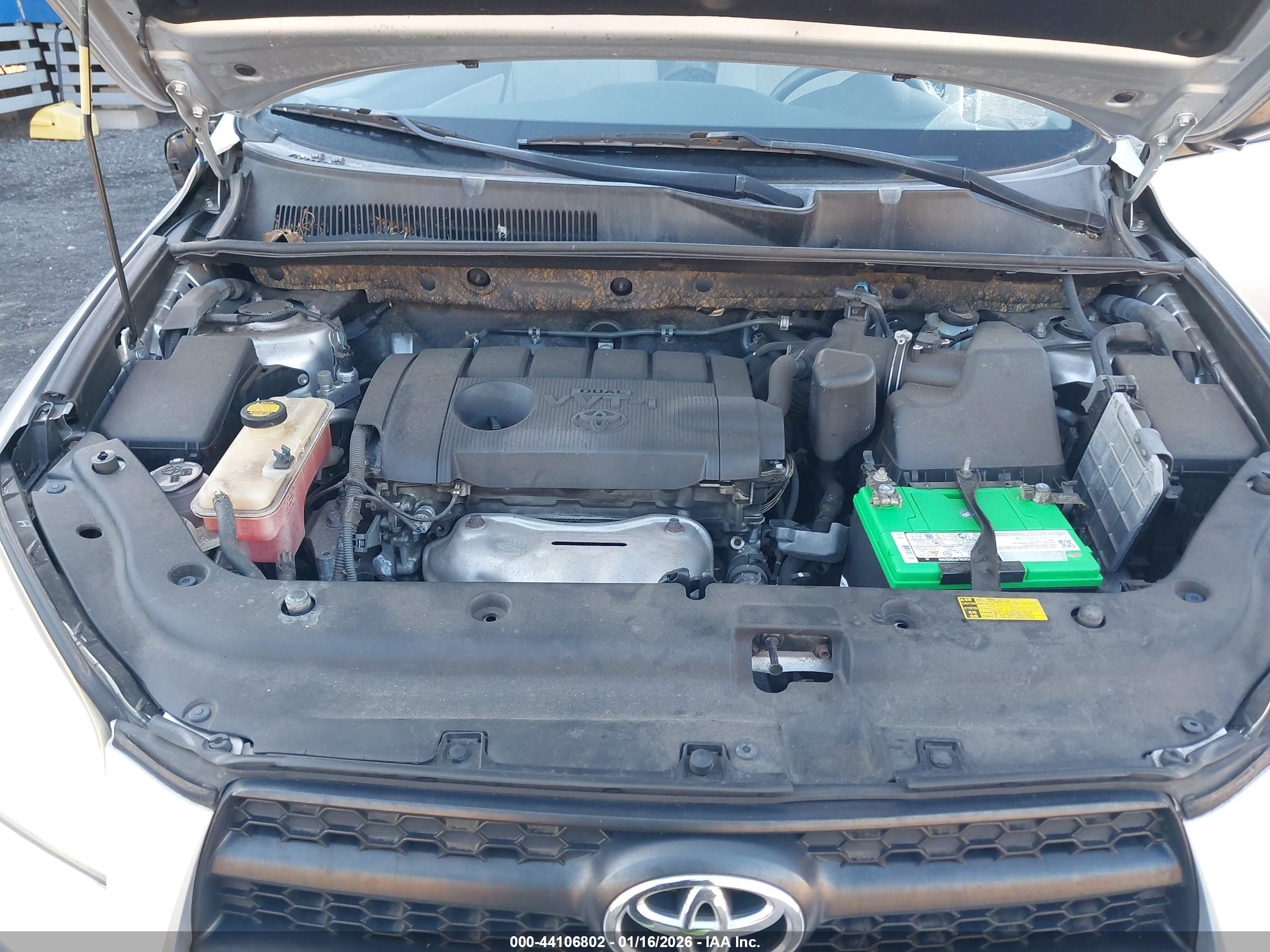 TOYOTA RAV4 image 10