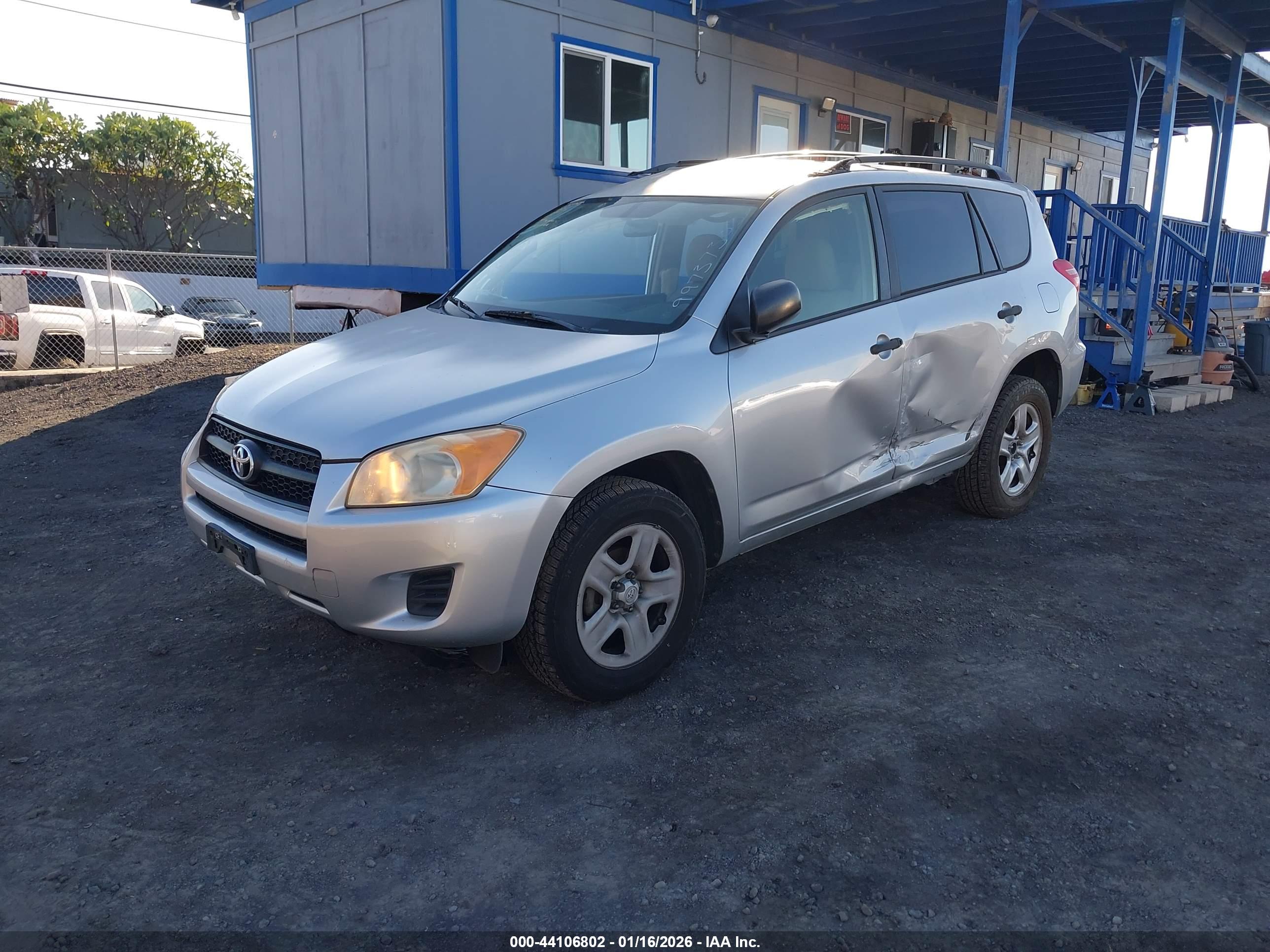 TOYOTA RAV4 image 2