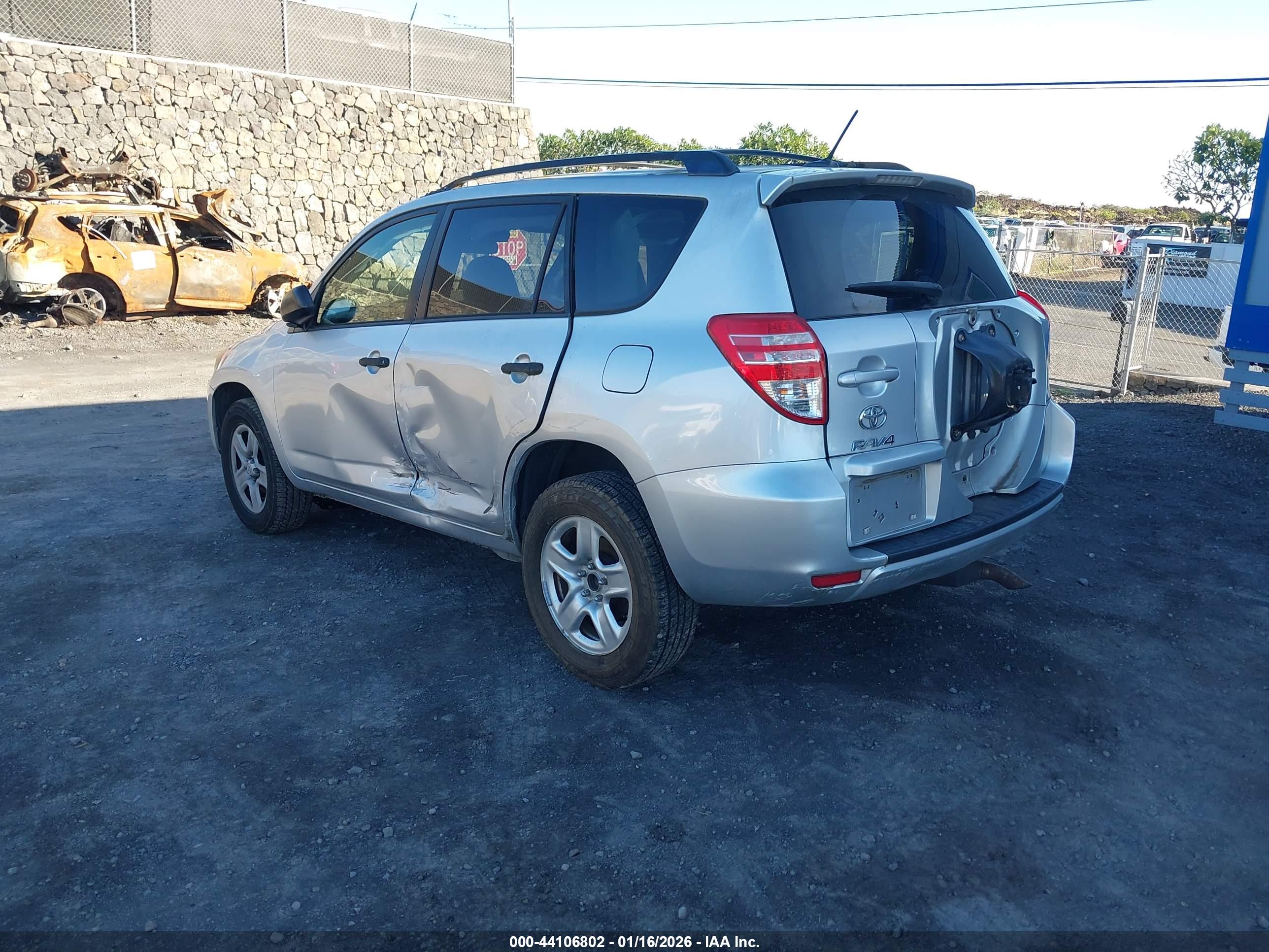 TOYOTA RAV4 image 3