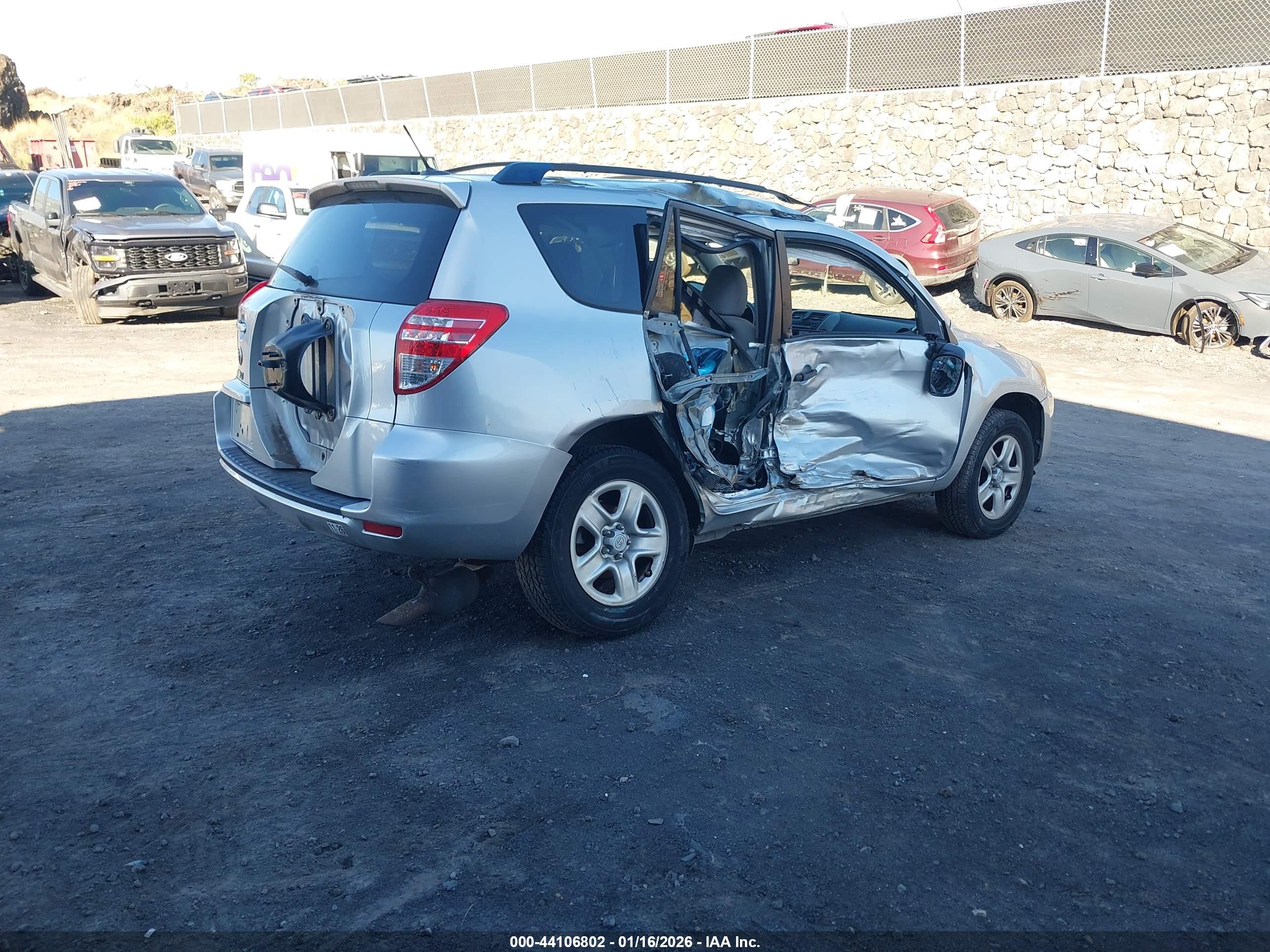 TOYOTA RAV4 image 4