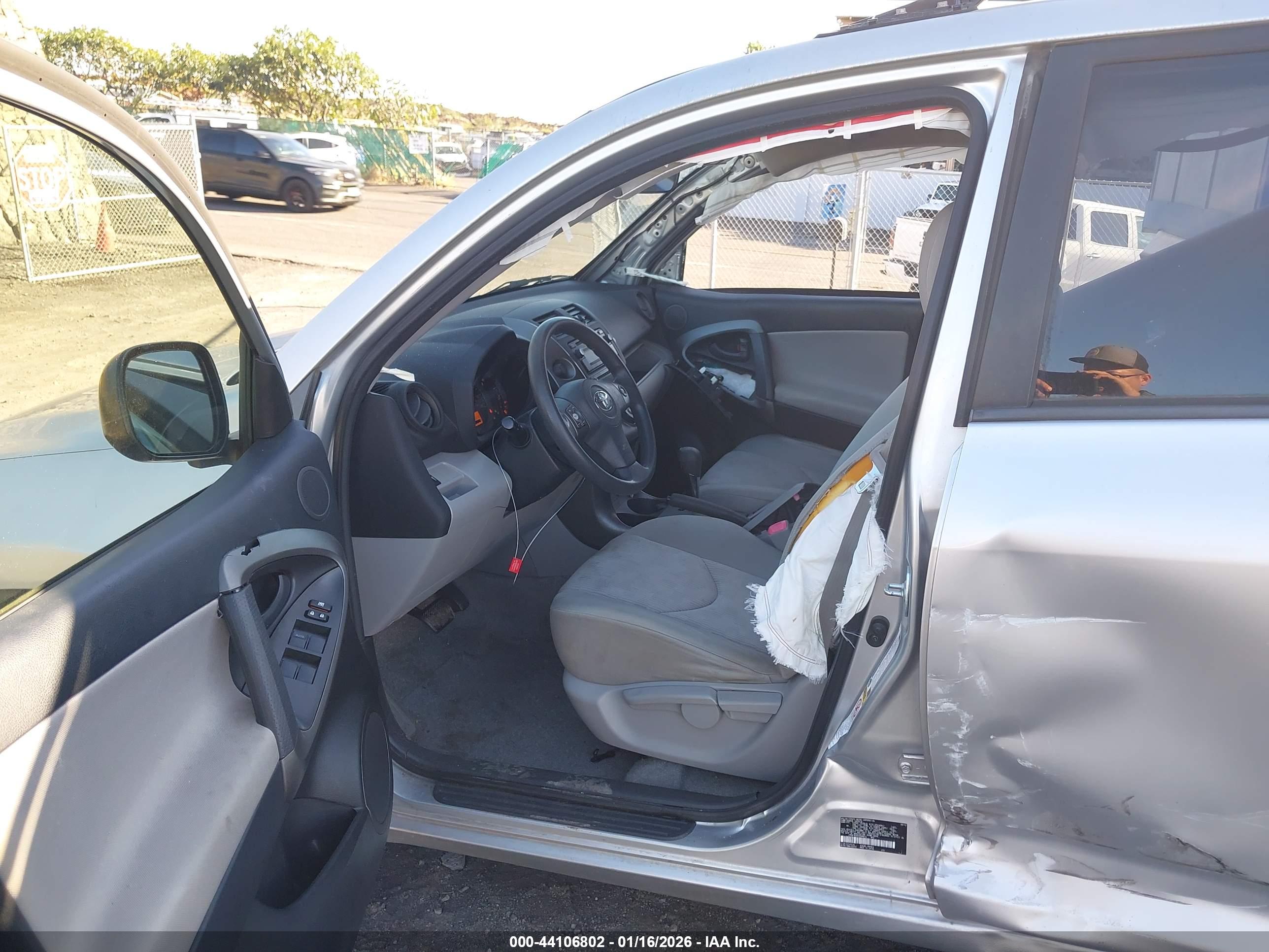 TOYOTA RAV4 image 5