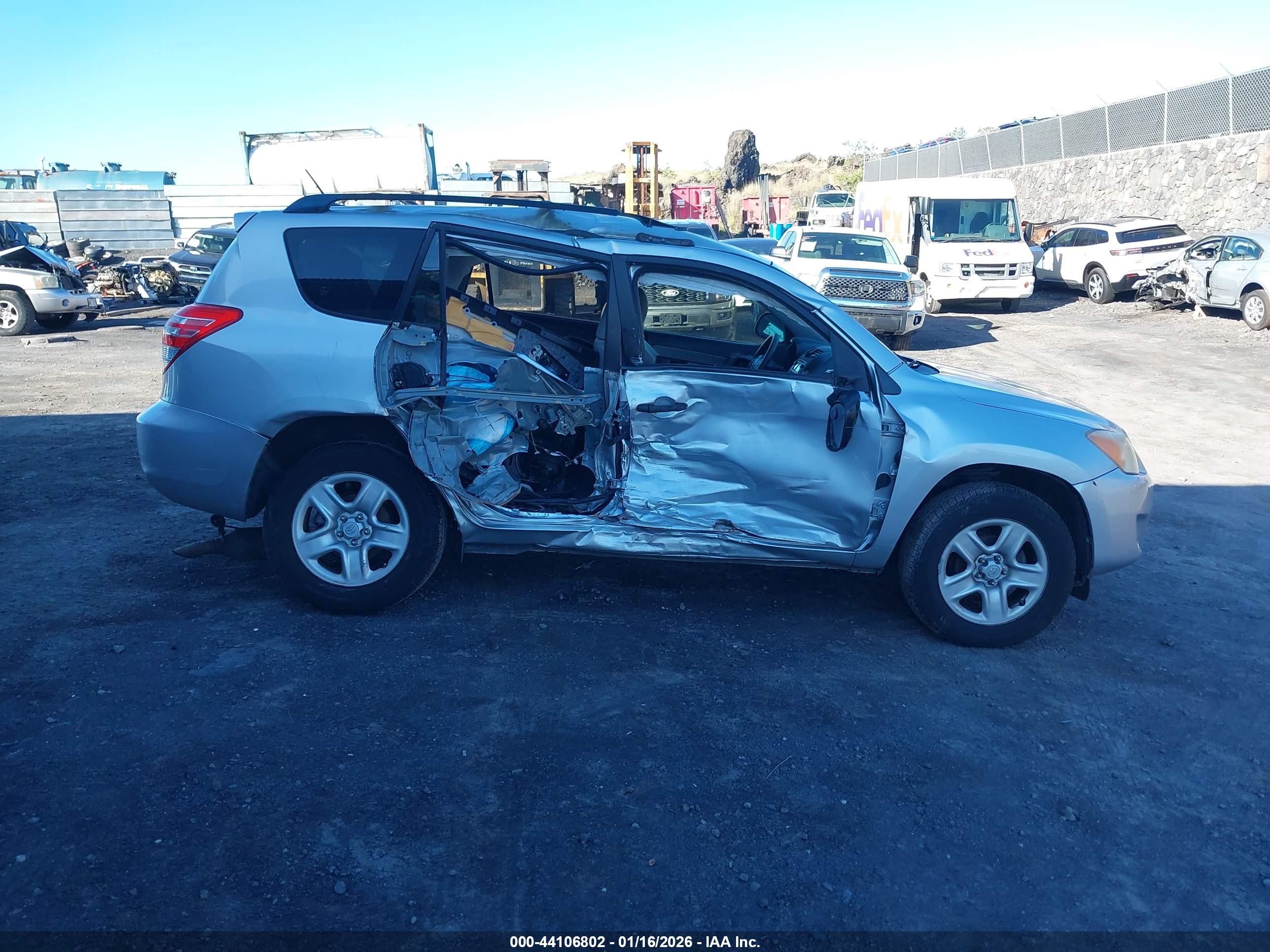 TOYOTA RAV4 image 6