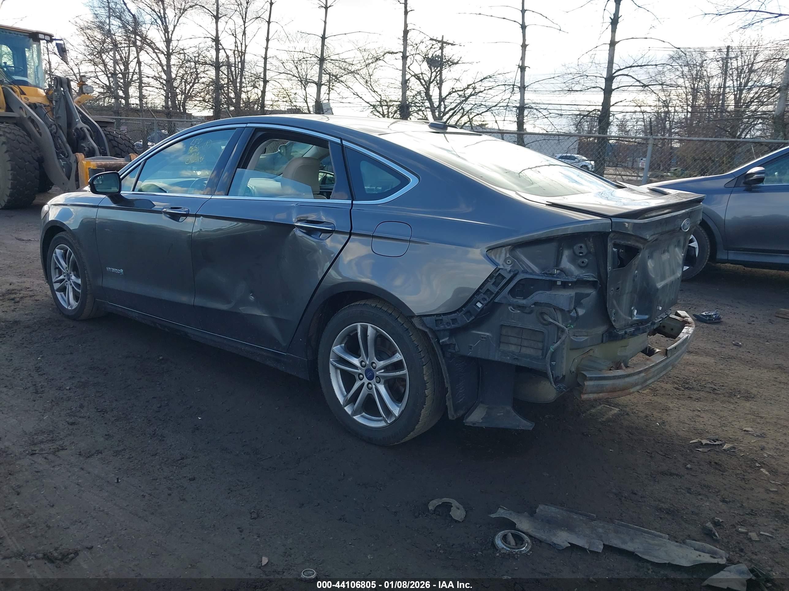 FORD FUSION image 3