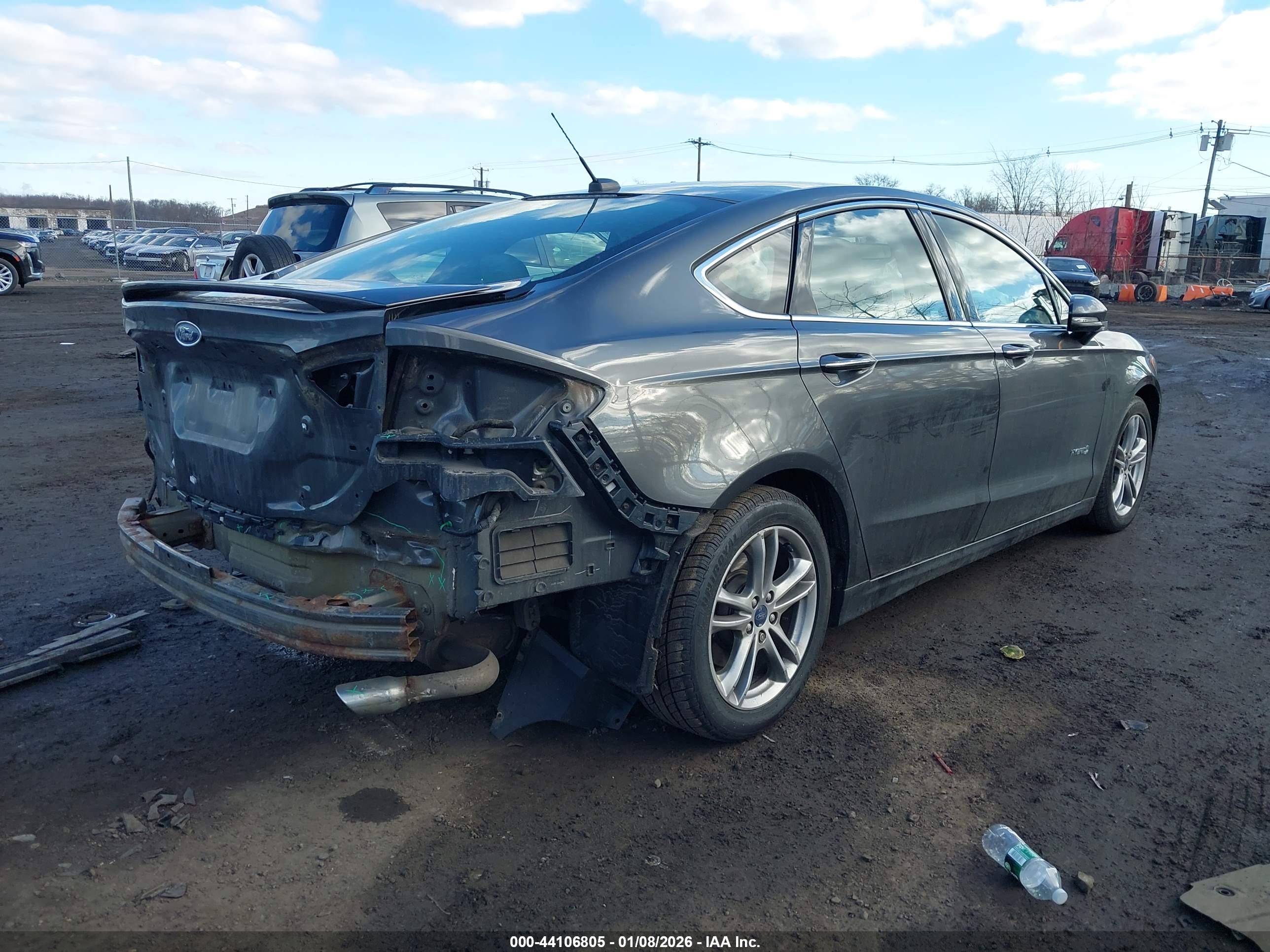 FORD FUSION image 4