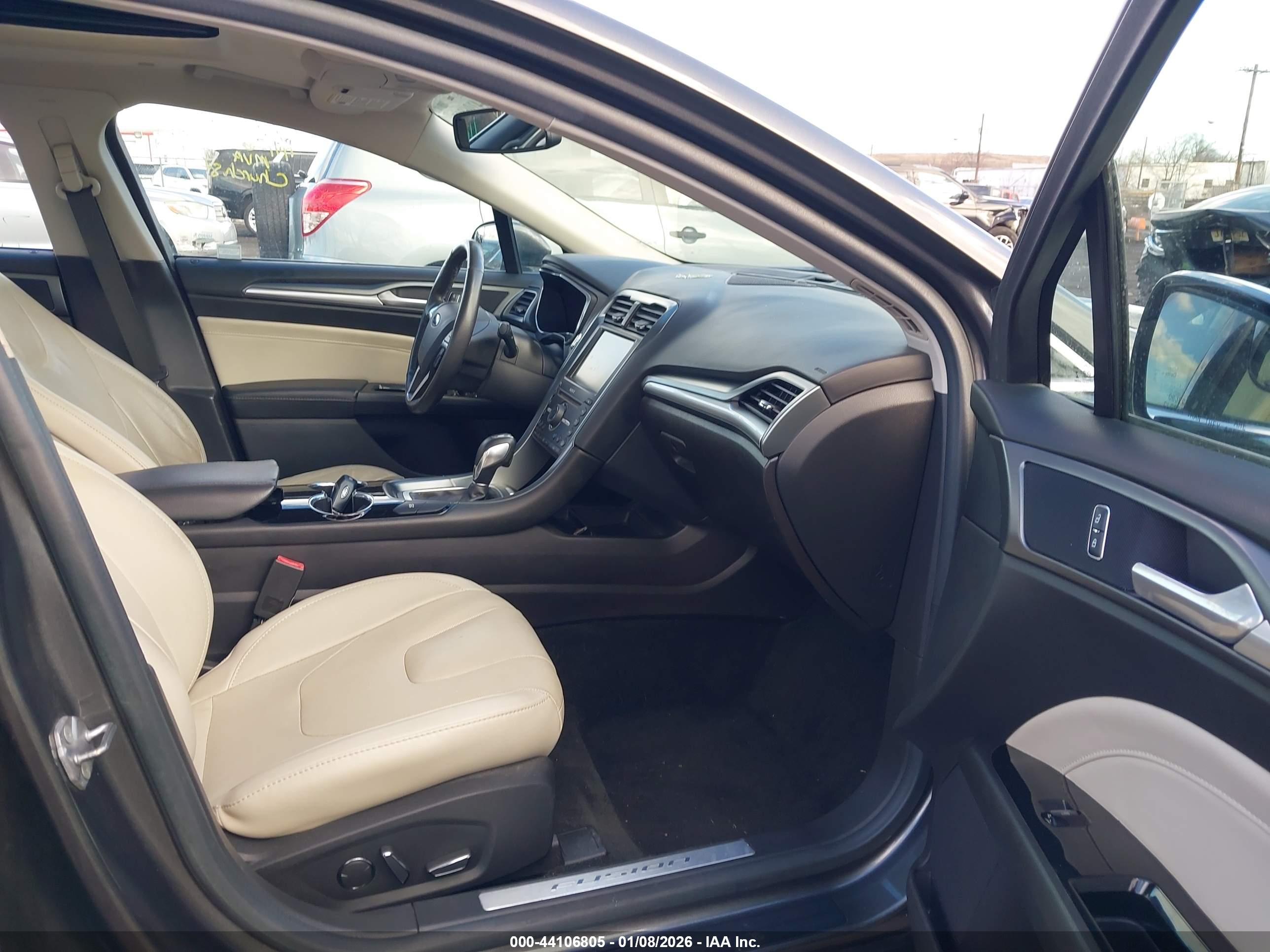 FORD FUSION image 5