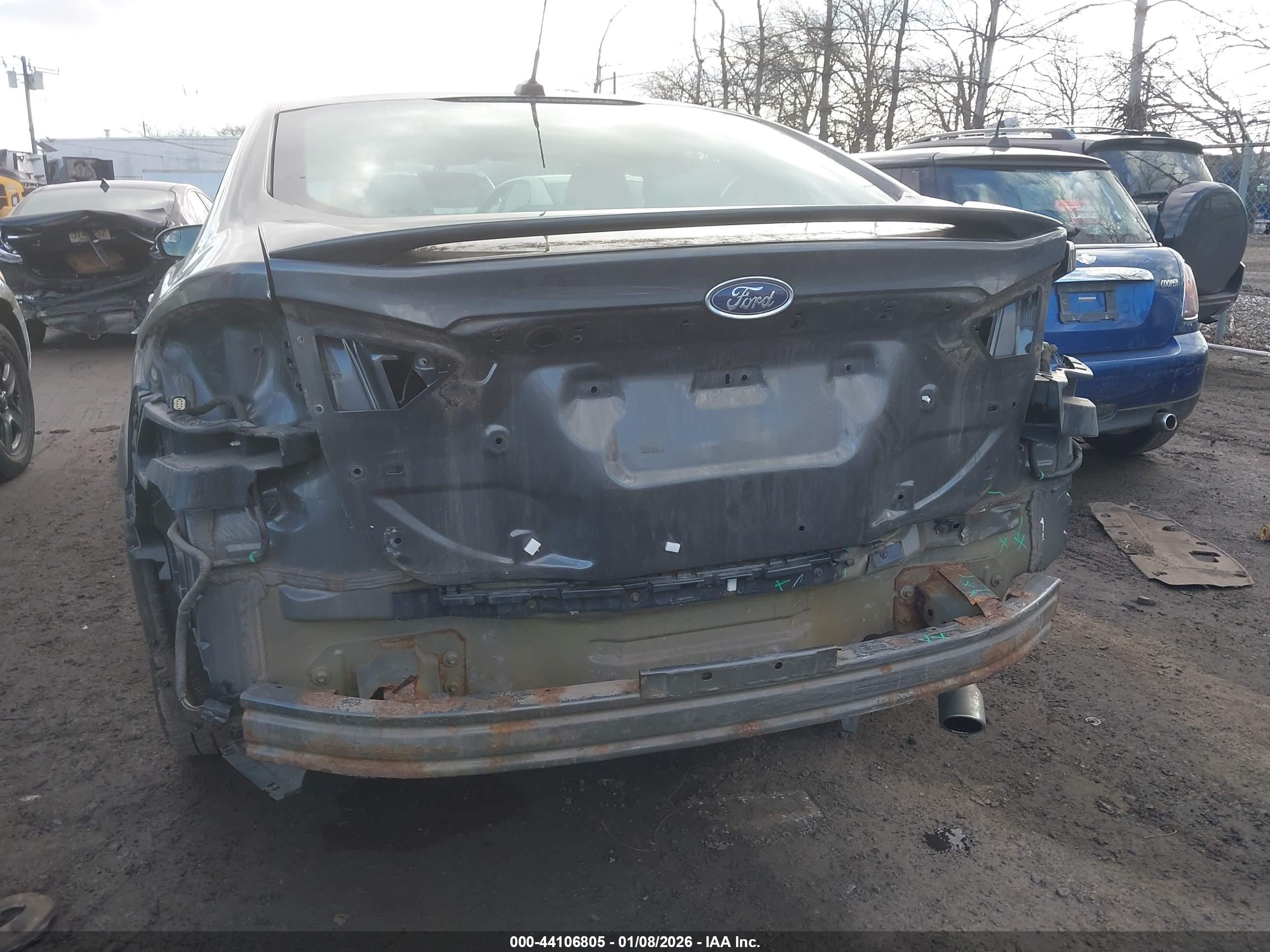 FORD FUSION image 6