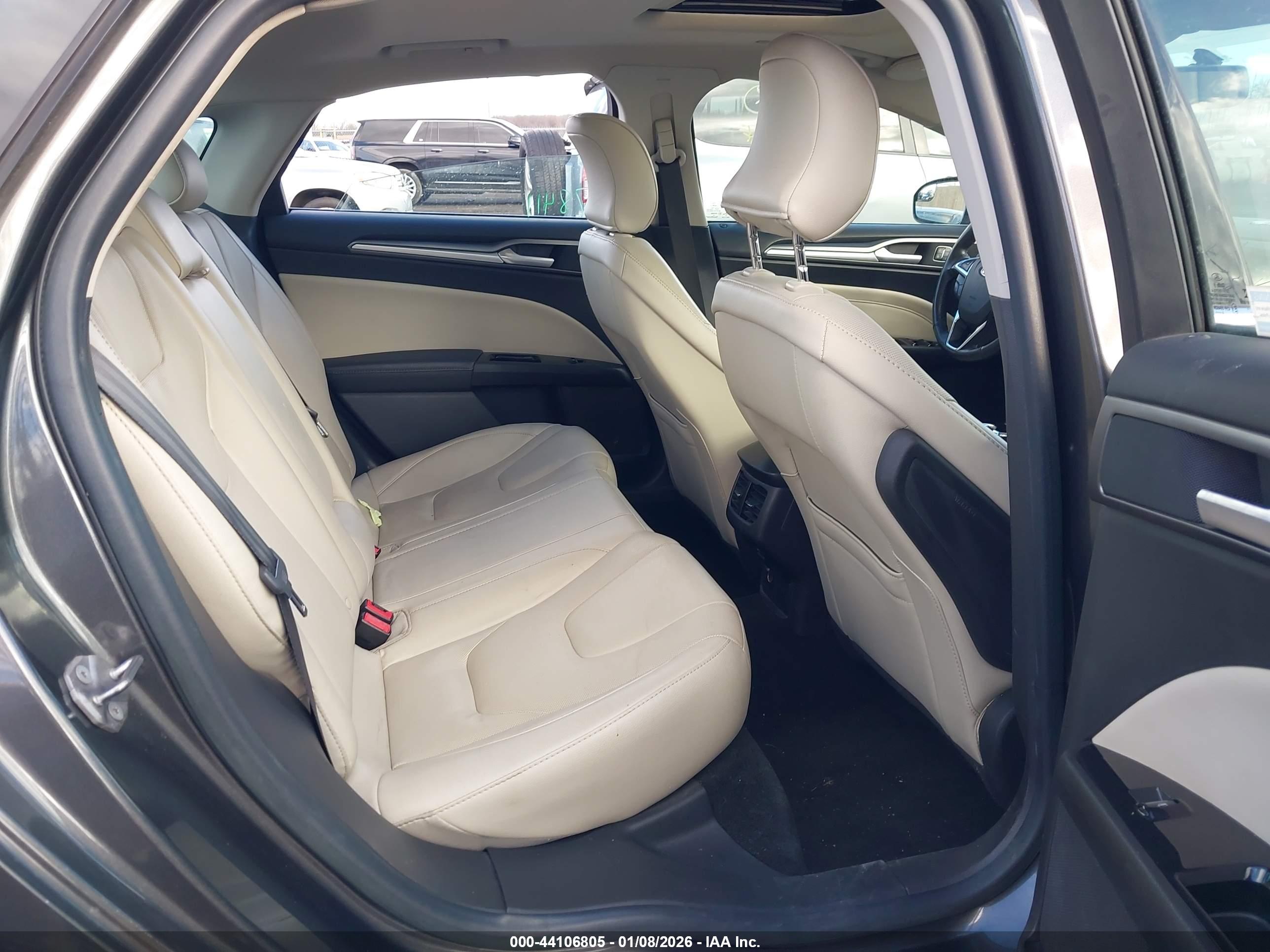 FORD FUSION image 8