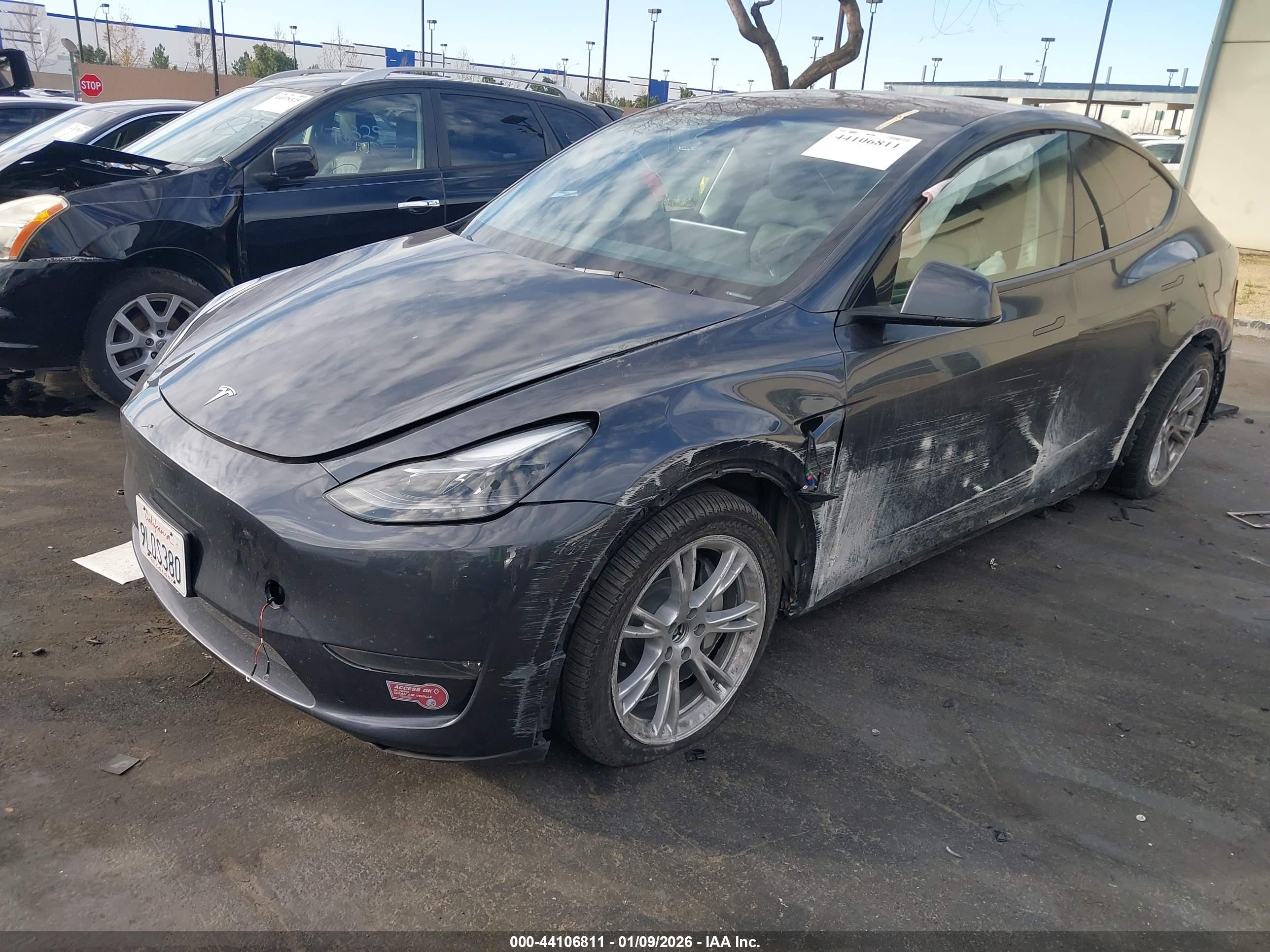 TESLA MODEL image 2