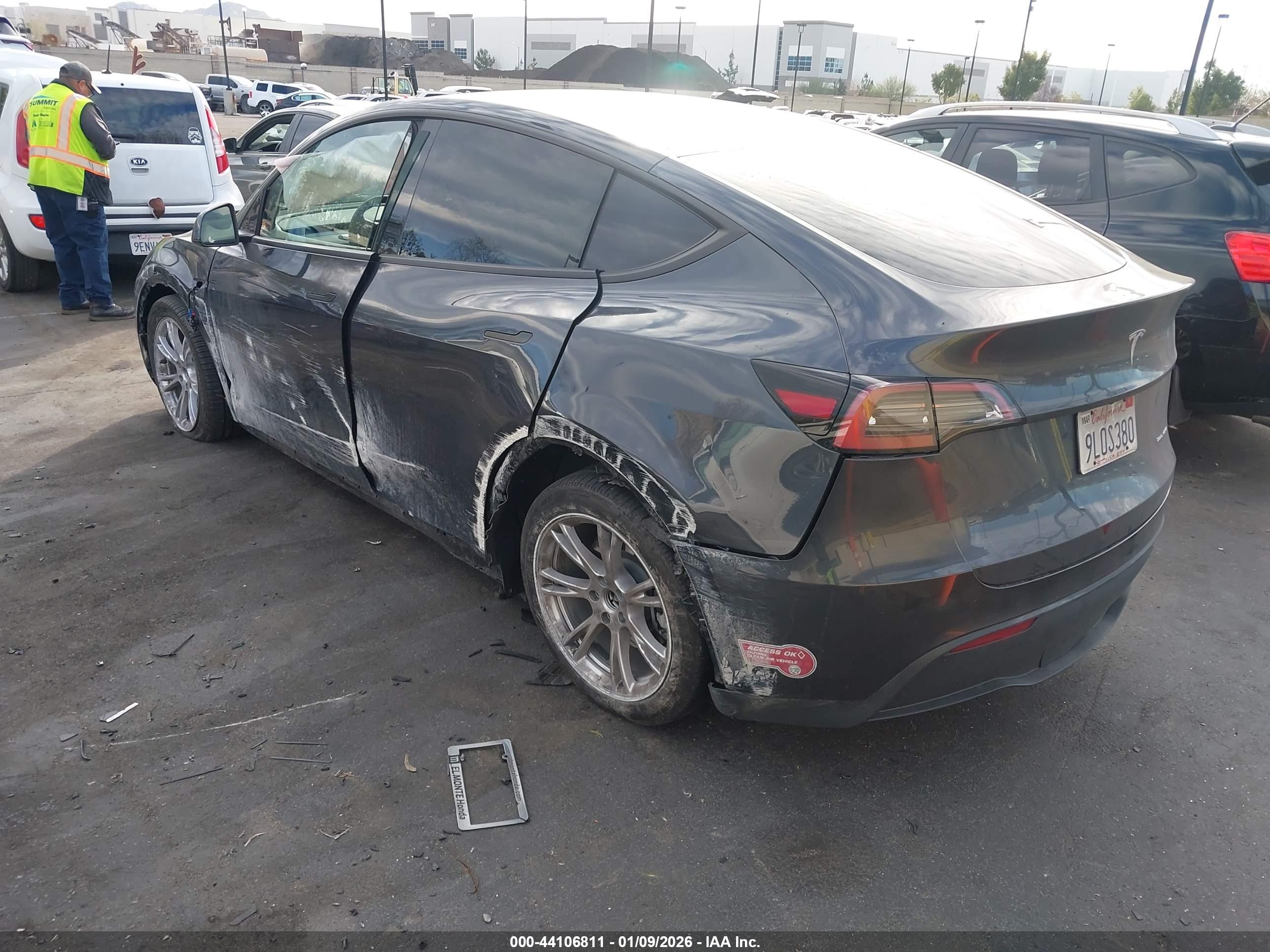 TESLA MODEL image 3