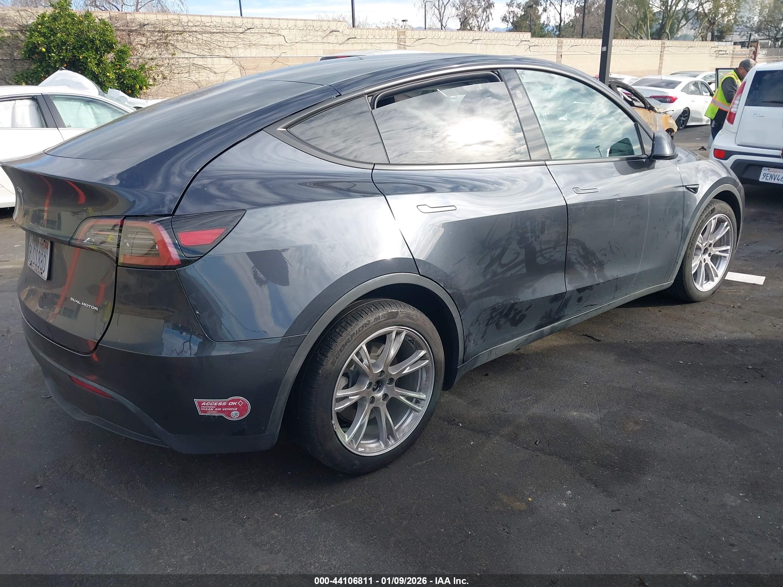 TESLA MODEL image 4