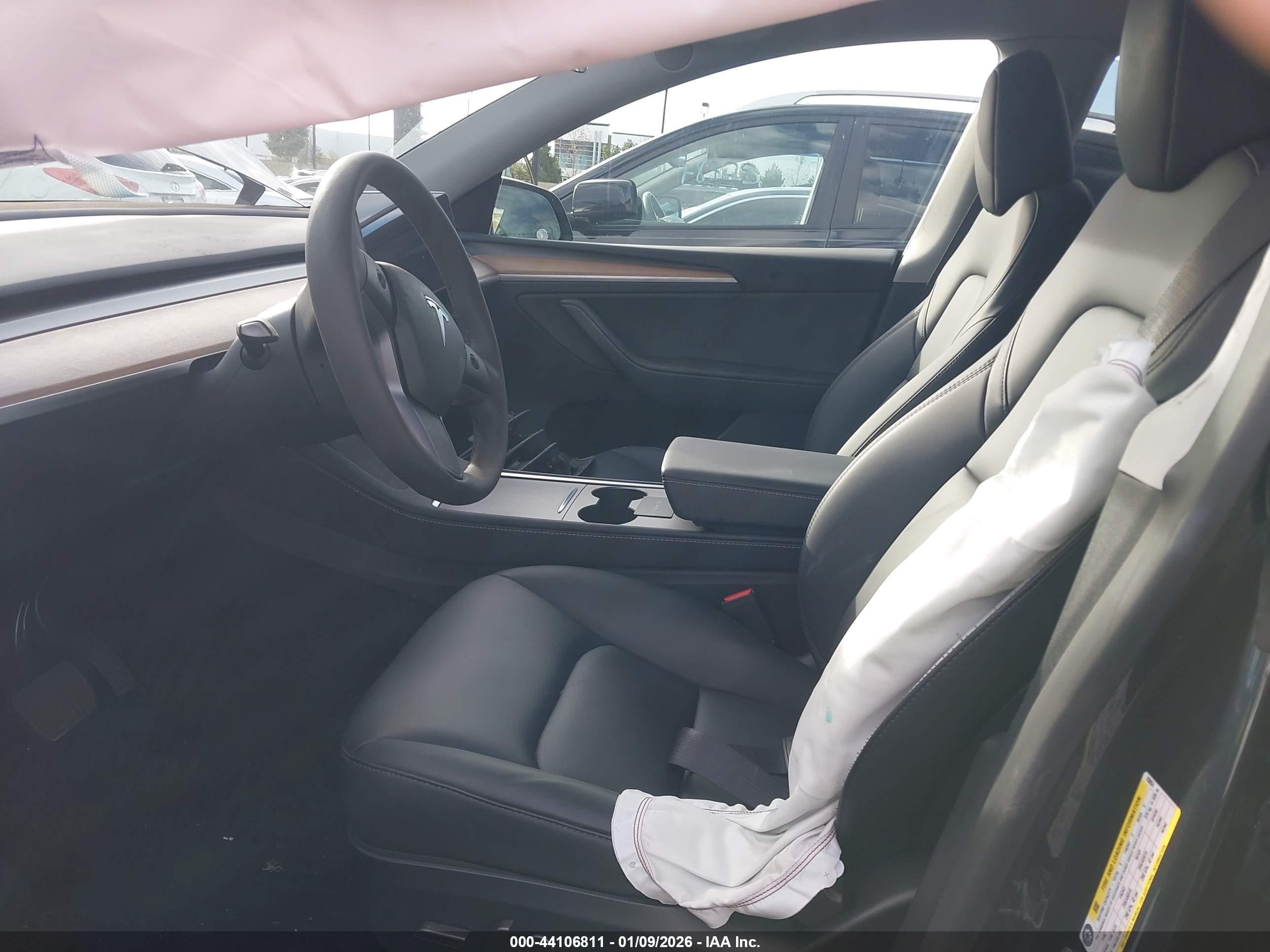 TESLA MODEL image 5