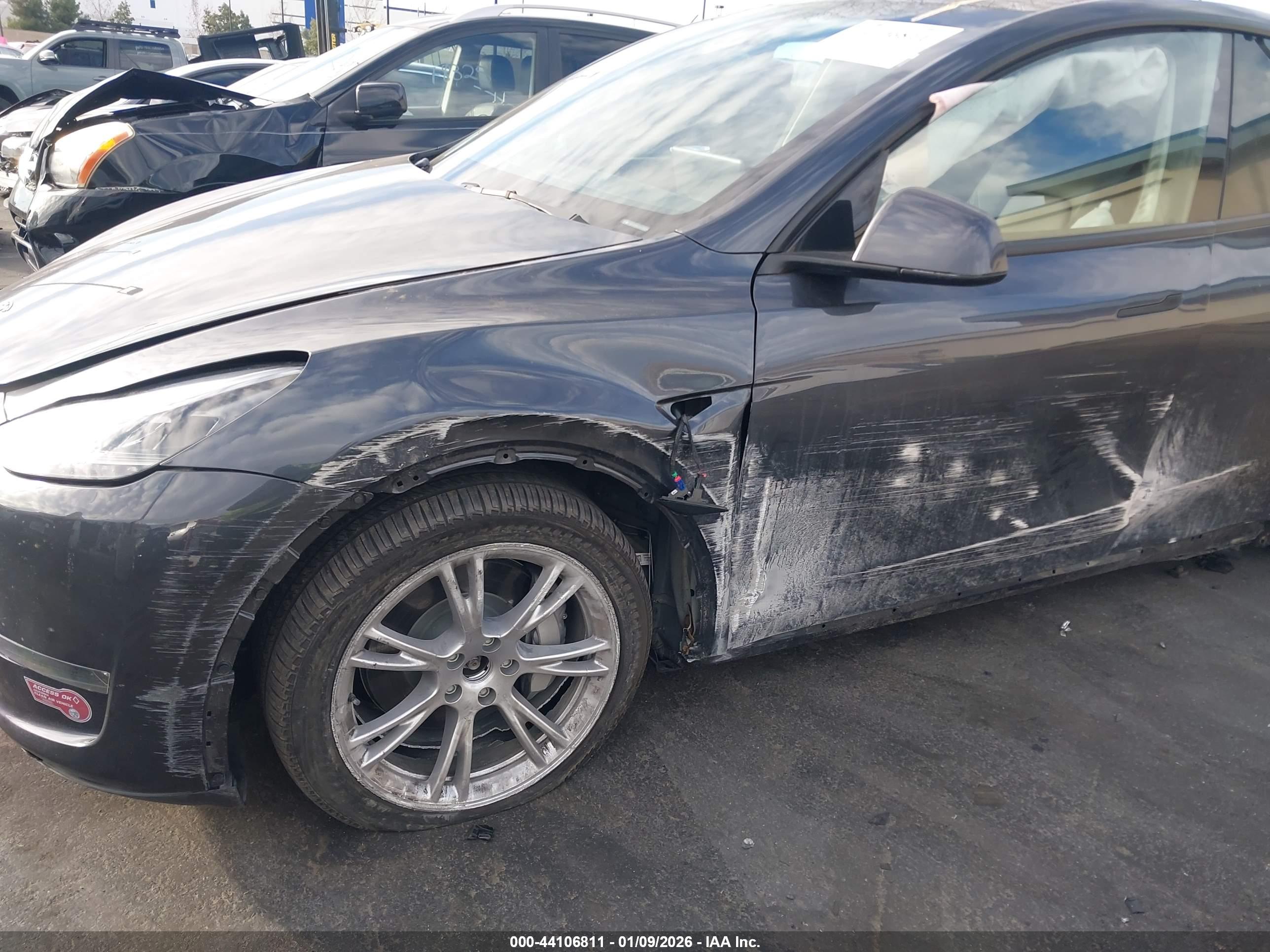 TESLA MODEL image 6