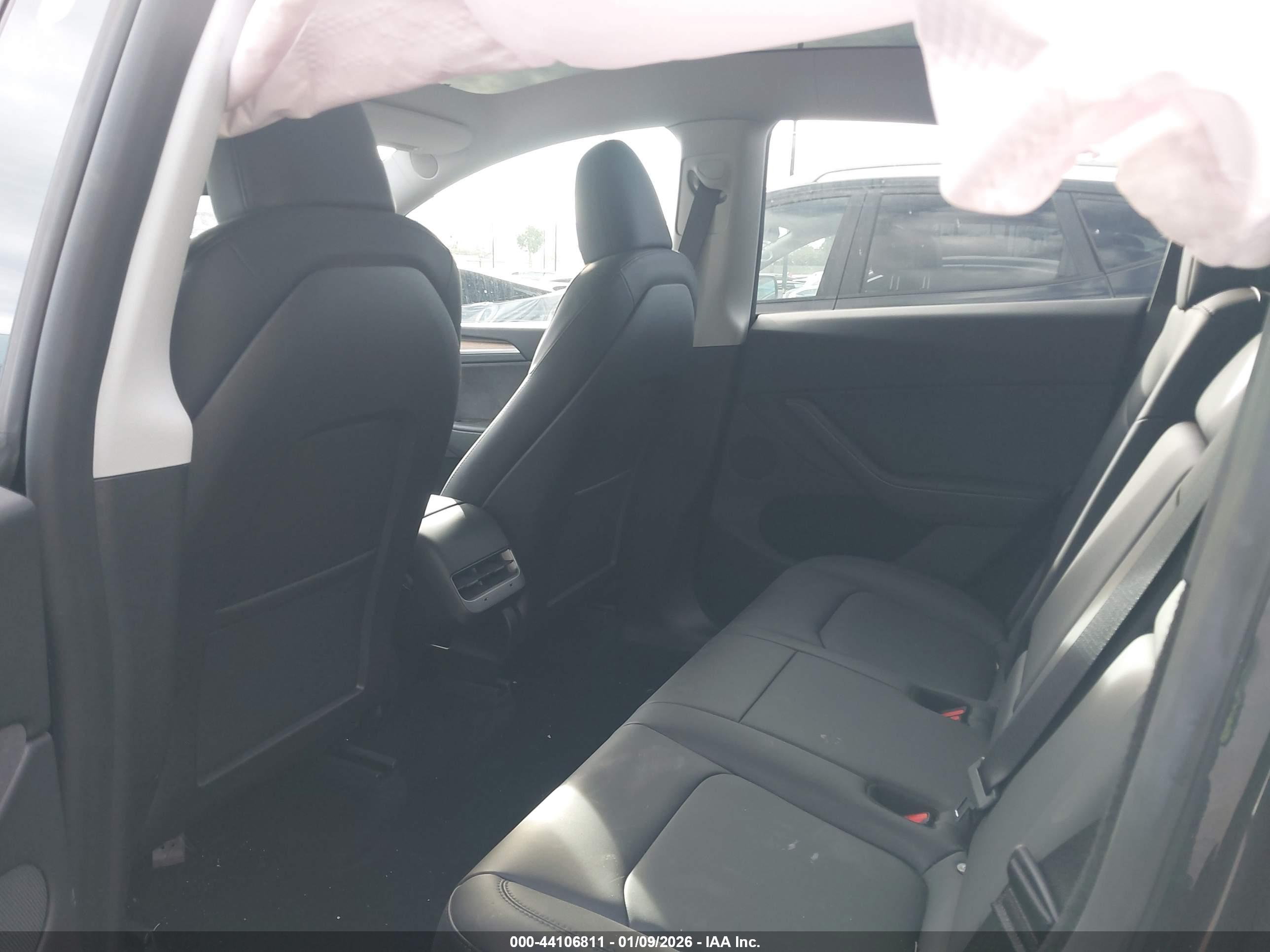 TESLA MODEL image 8