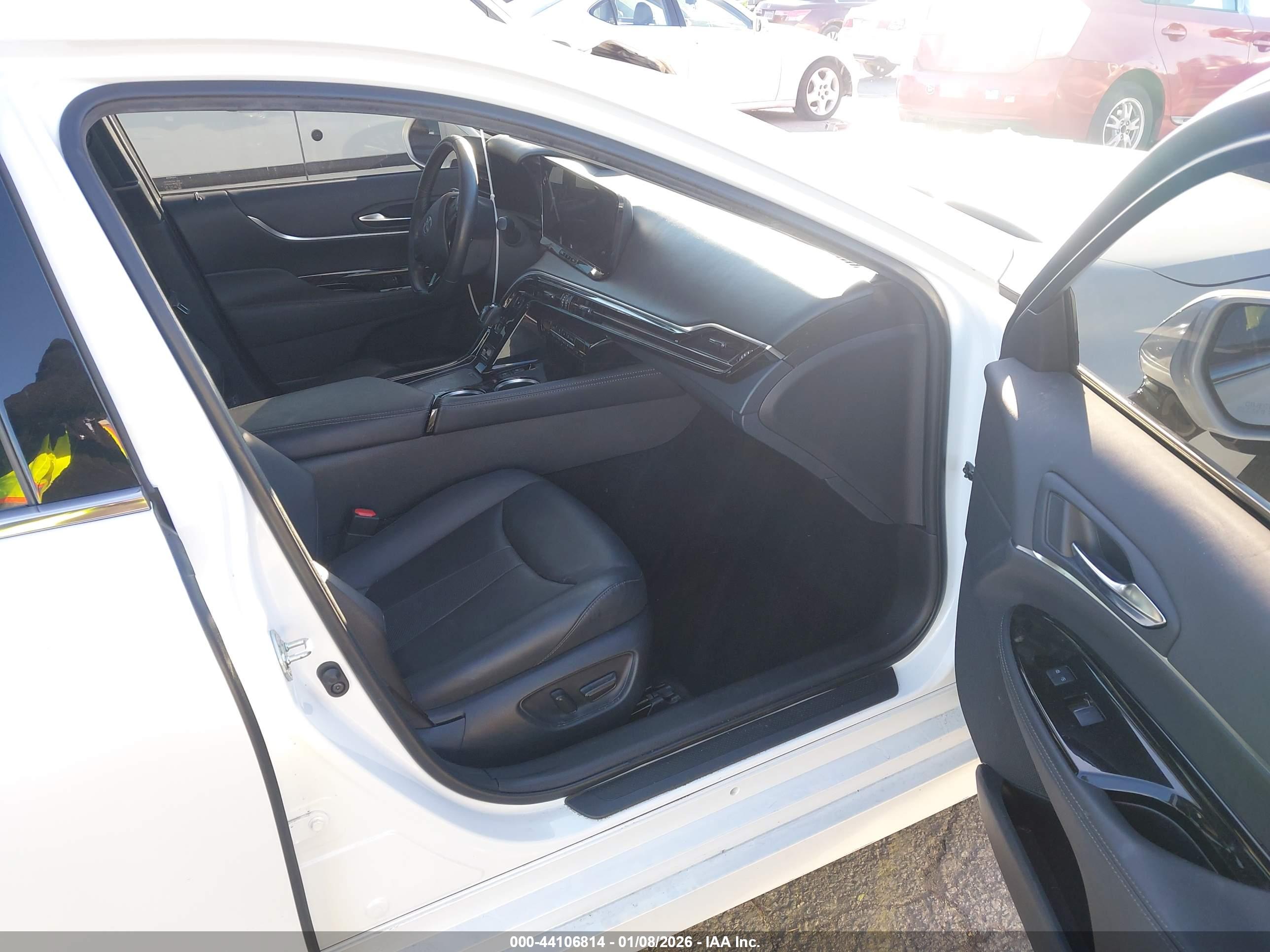 TOYOTA MIRAI image 5