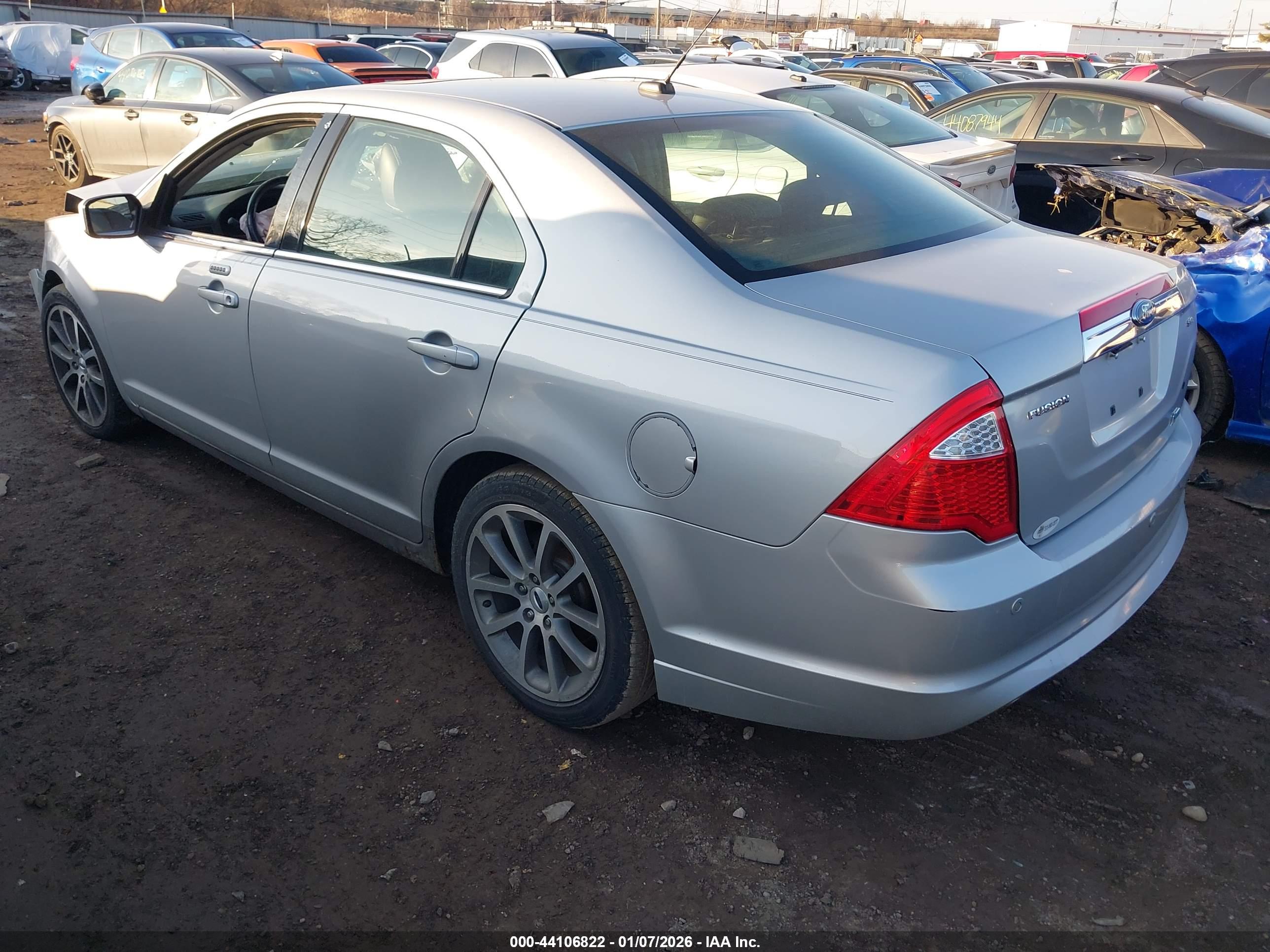 FORD FUSION image 3