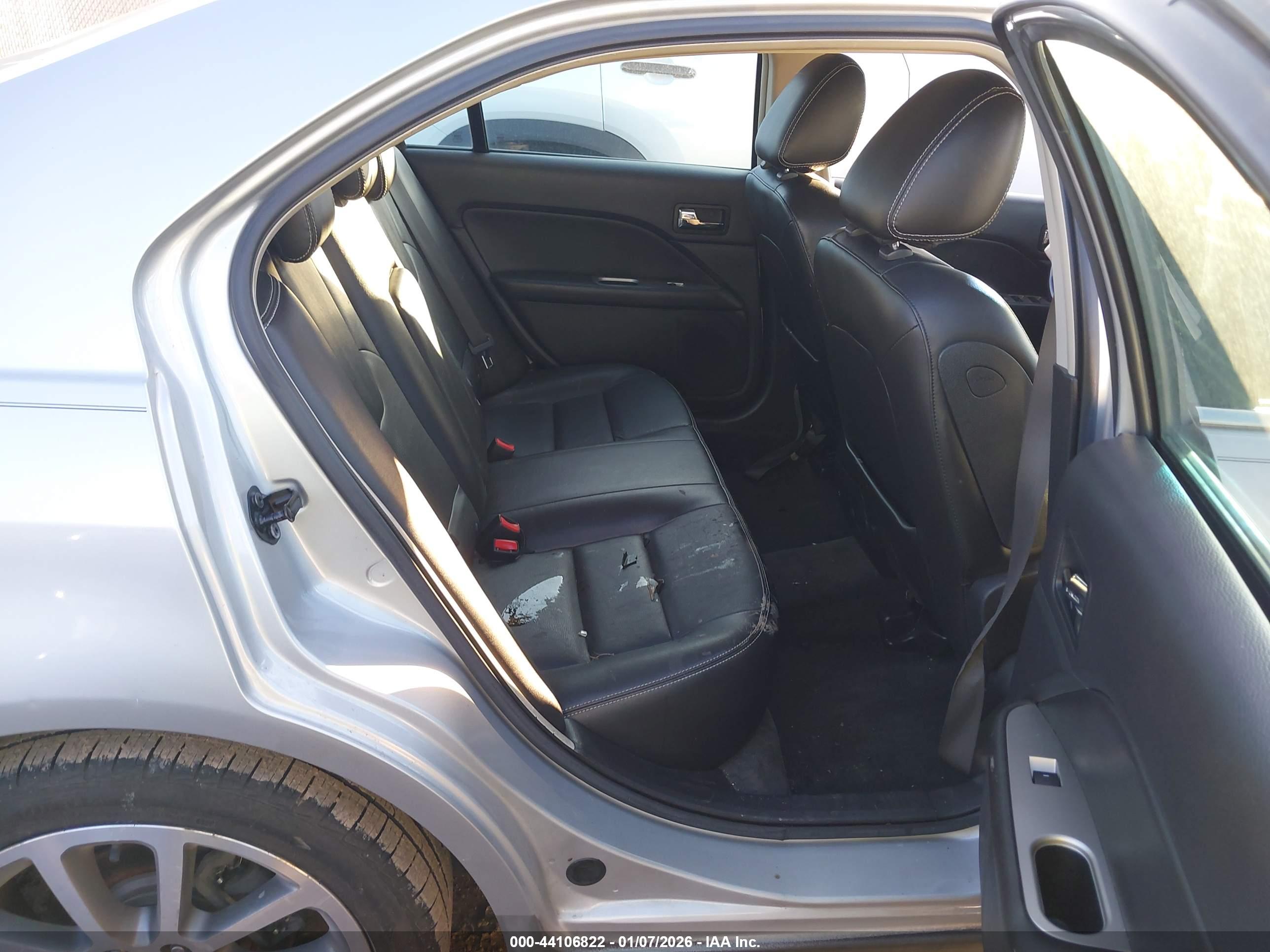 FORD FUSION image 8