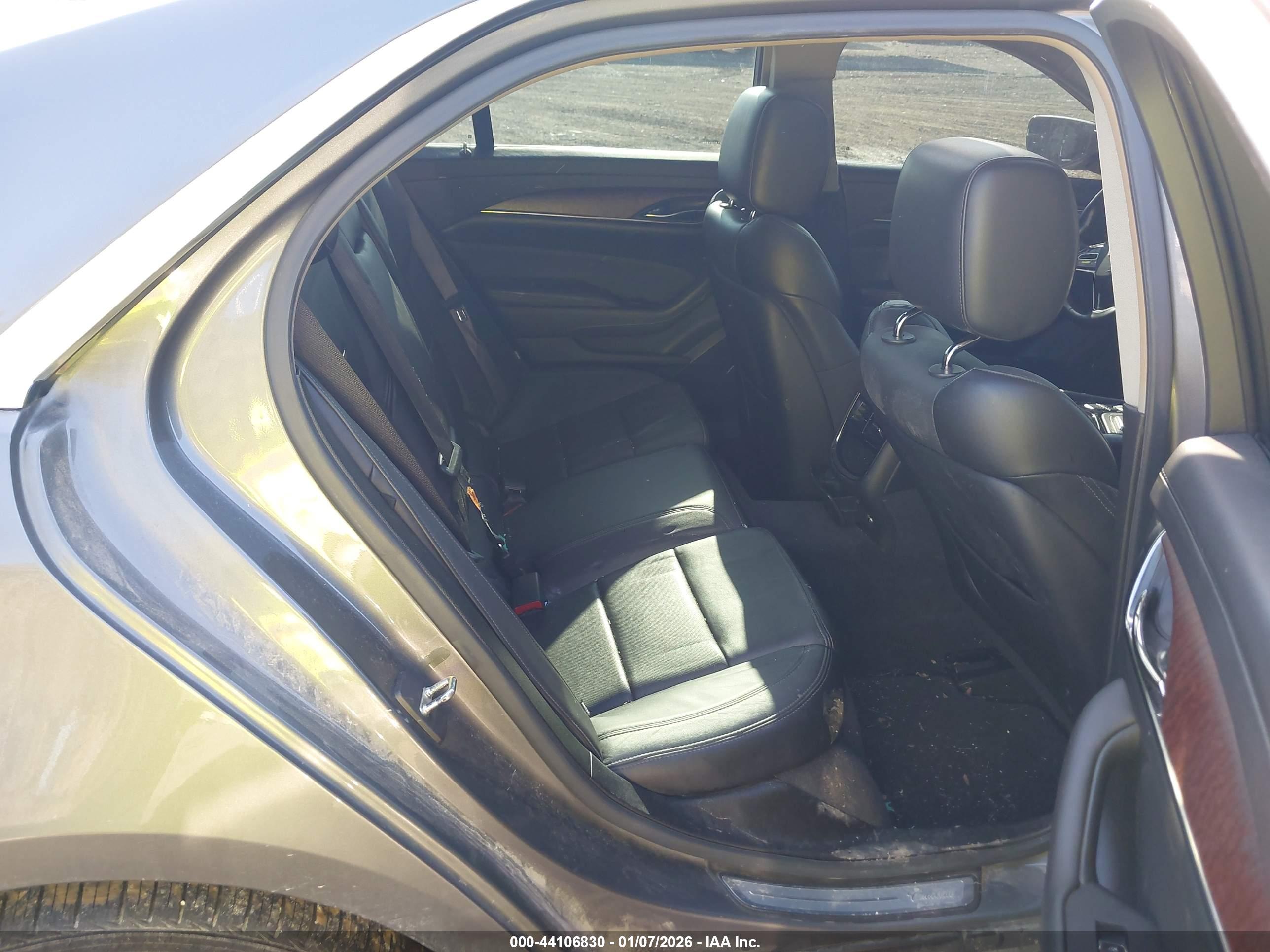 CADILLAC CTS image 8