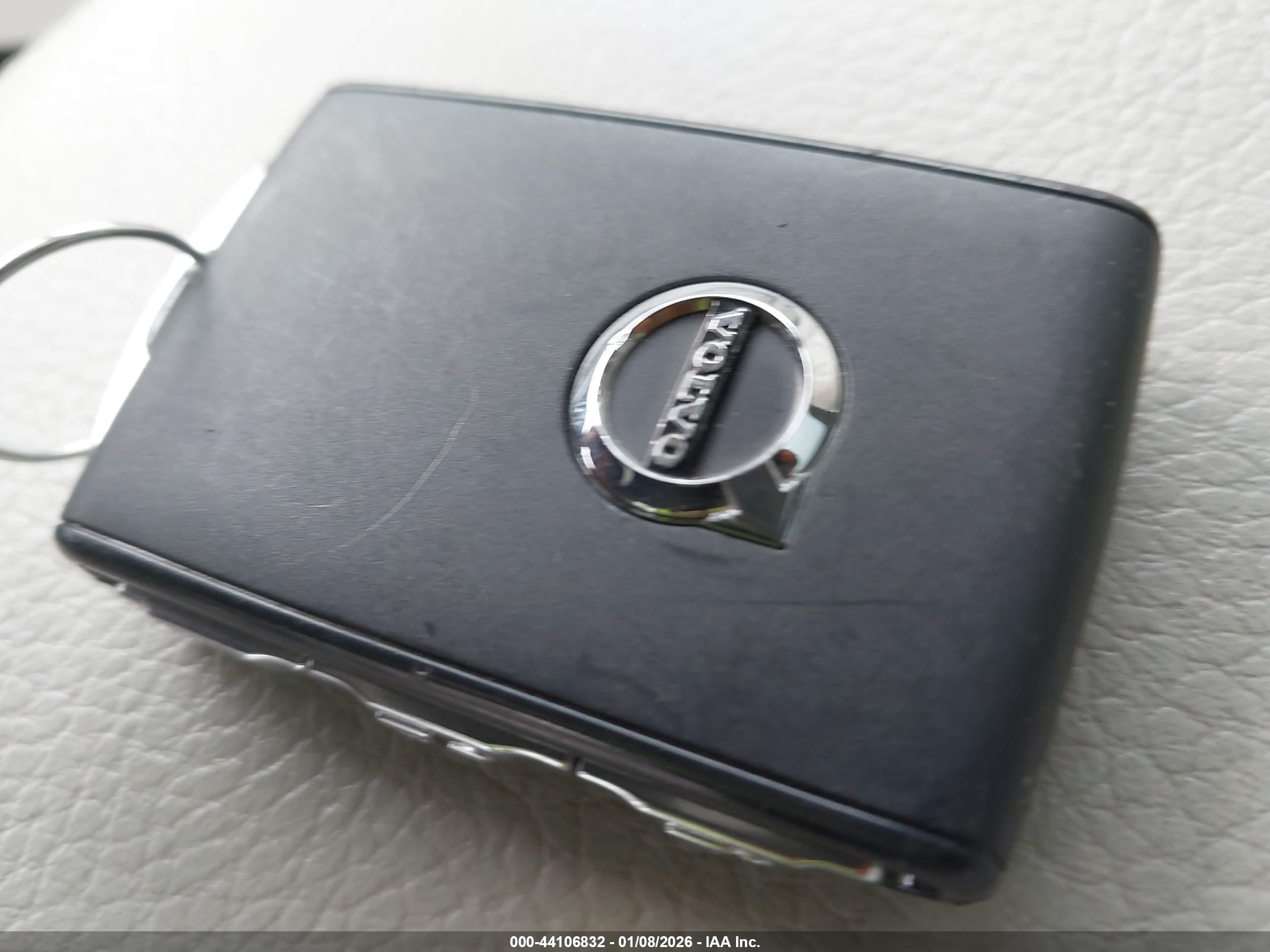 VOLVO XC60 image 11
