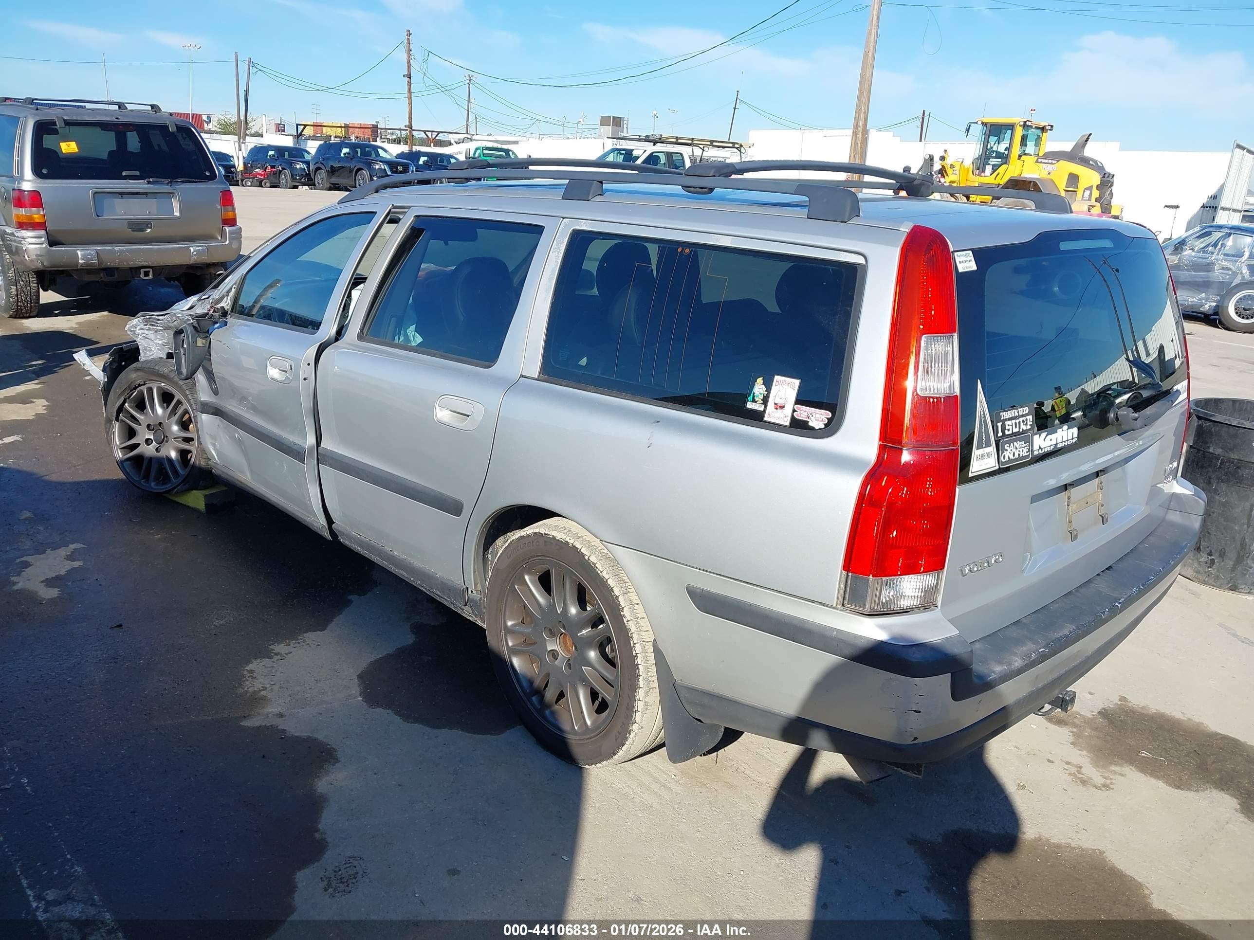 VOLVO V70 image 3
