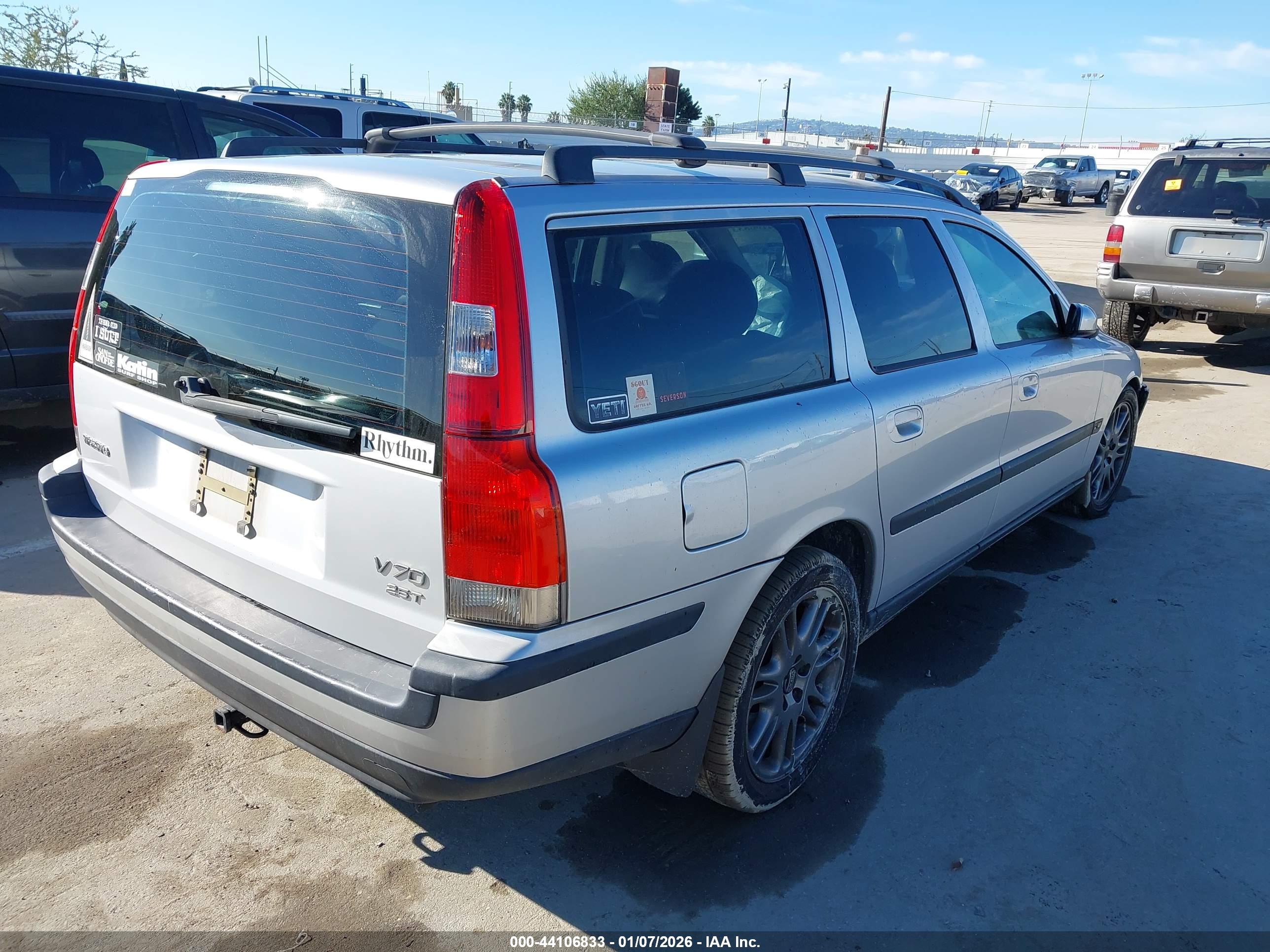 VOLVO V70 image 4